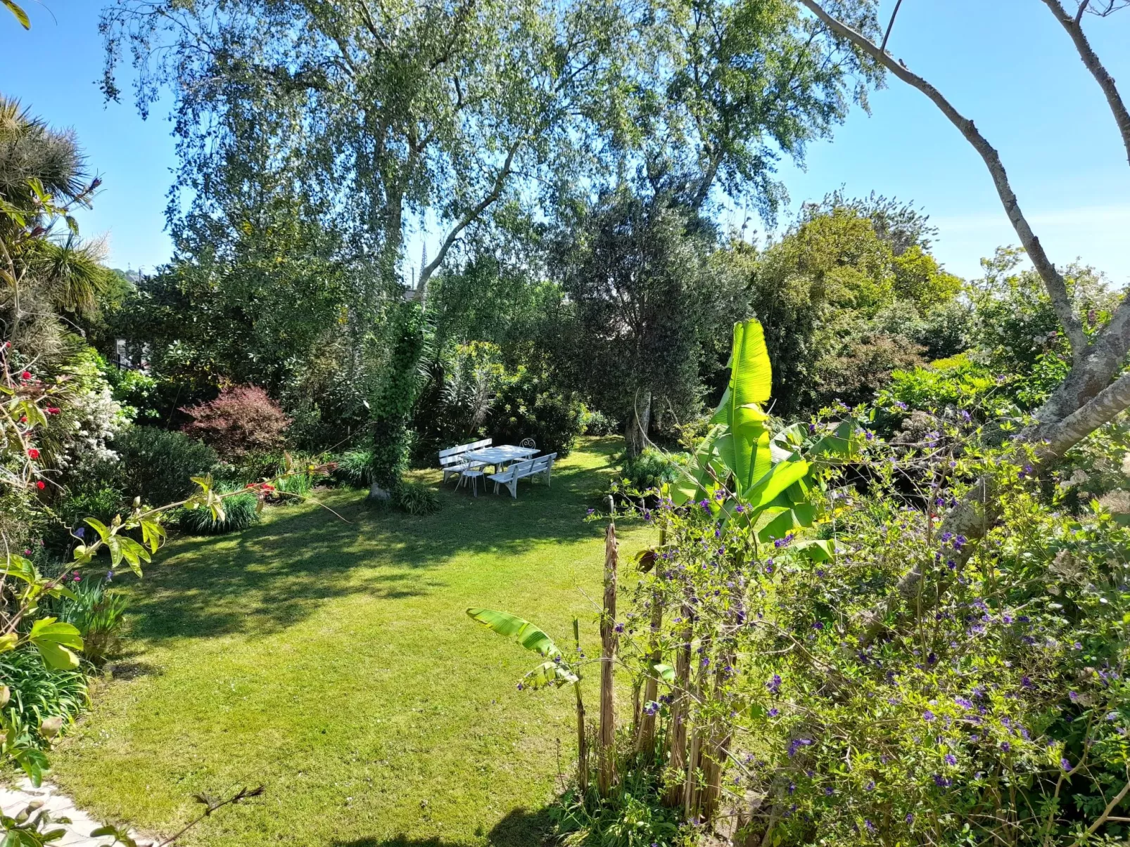 Großes Familienhaus mit schön angelegtem Garten-Buiten