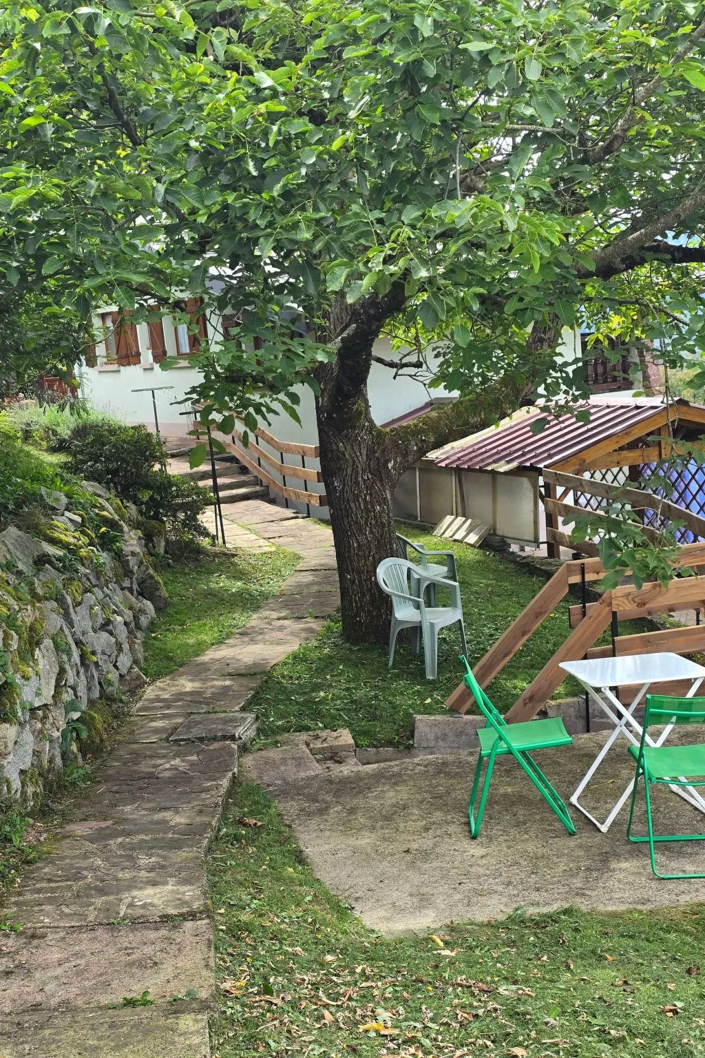 Le Chalet Sous Les Sapins, mit Swimmingpool, Sauna-Buiten