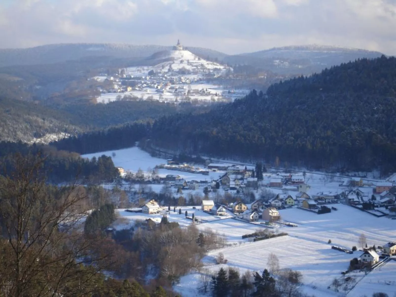 Das Gîte Fleuri mit einer herrlichen Aussicht-Buiten
