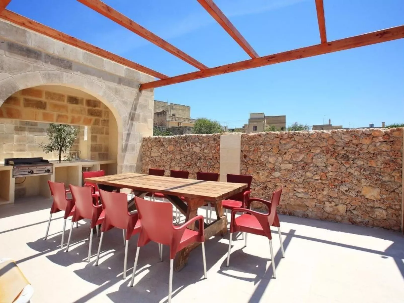 Villa "Ta Menzja" mit Garten, Grill und Terrasse-Buiten