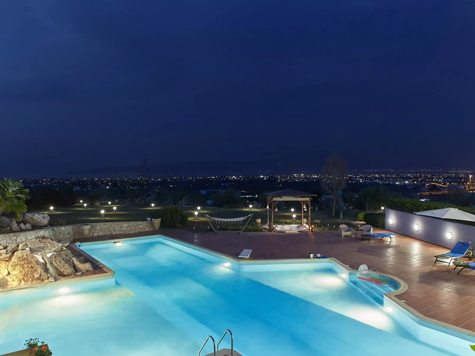 Villa Dennis Euthoria Rückzugsort-Image-tags.info