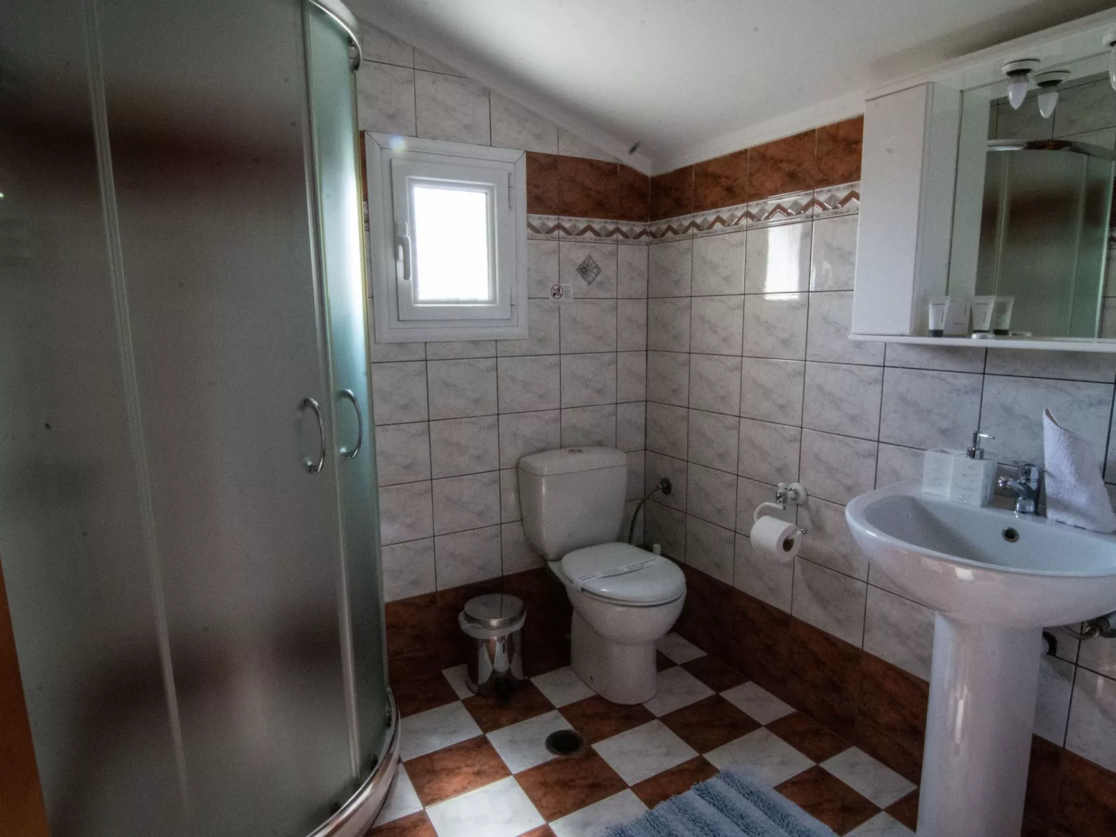 "Villa Rodon" mit privatem Pool-Binnen