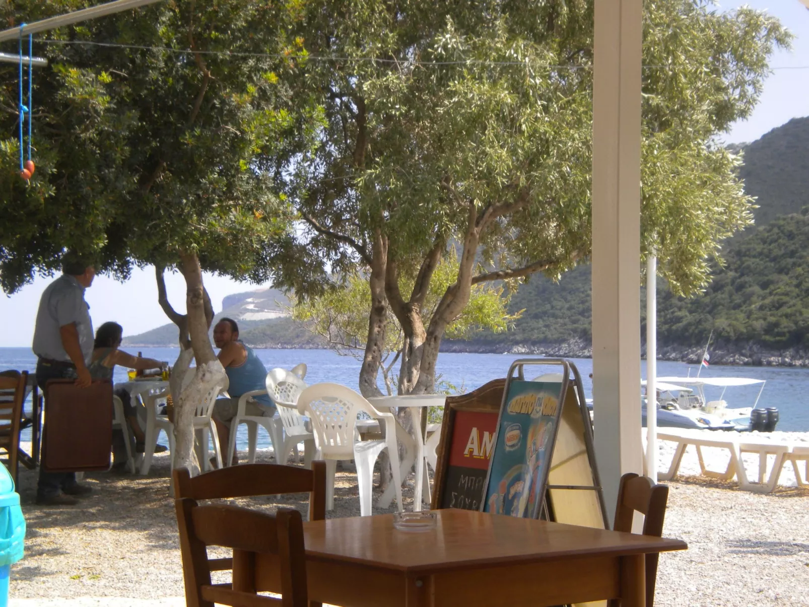 Steinhaus in Leonido mit Parkplatz-Buiten