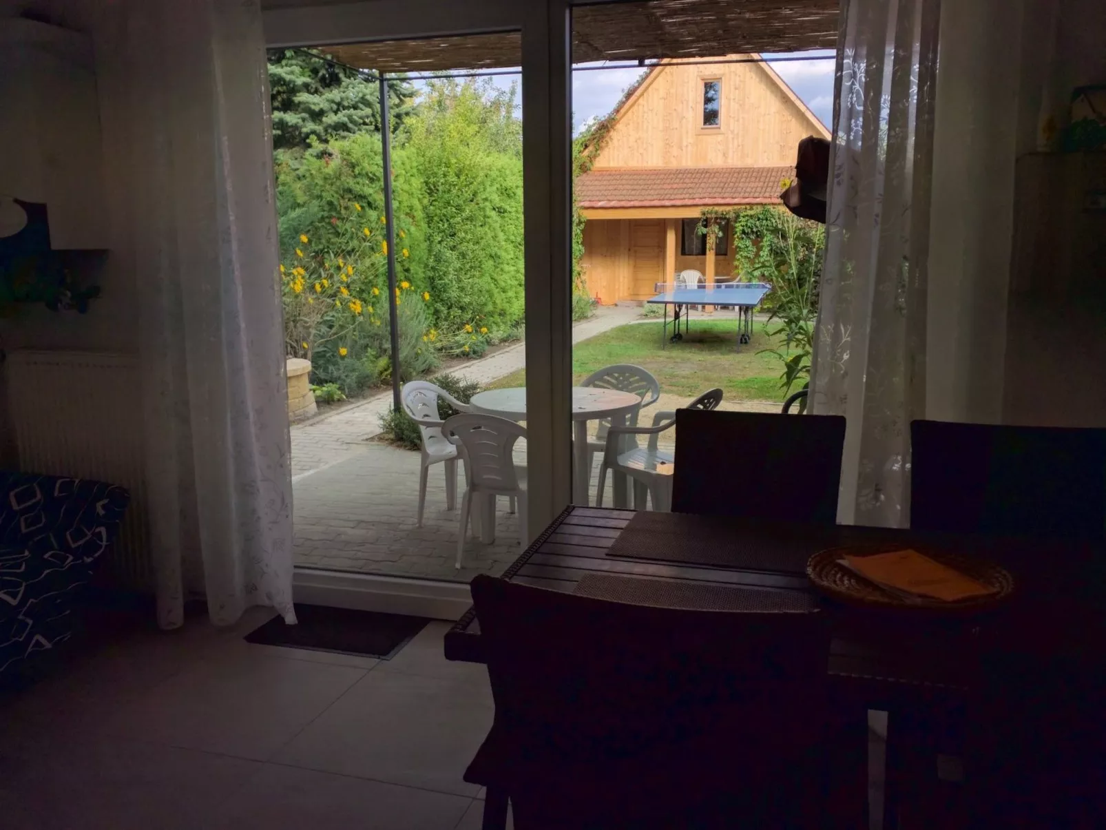 Doppelhaushälfte für sechs Personen mit Terrasse-Binnen