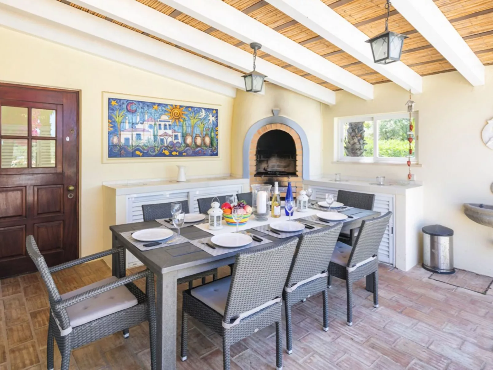 Luxuriöse Villa - Privater Pool und schöner Garten-Buiten