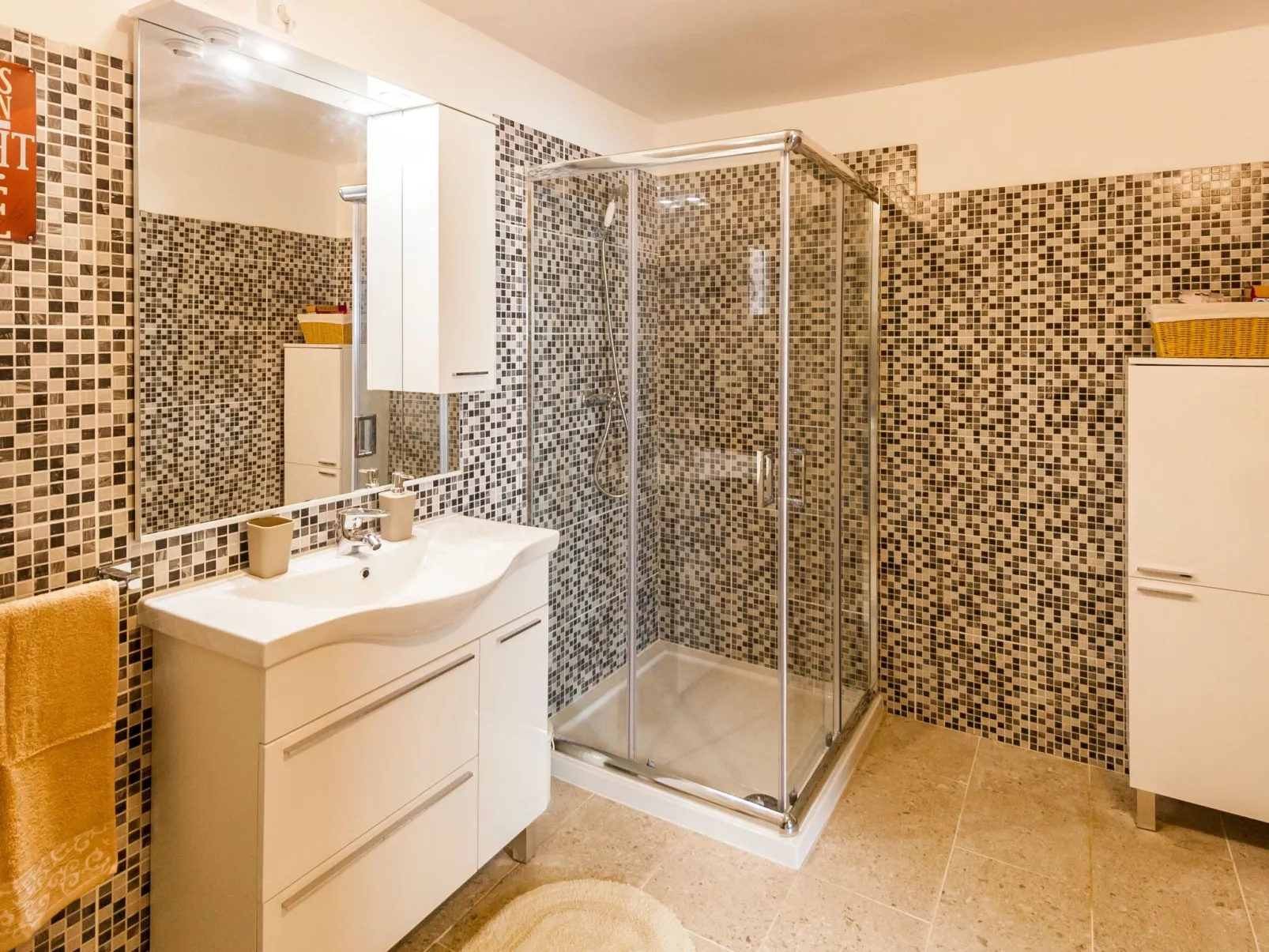 Haus im Industriestil Eni mit privatem Parkplatz-Binnen