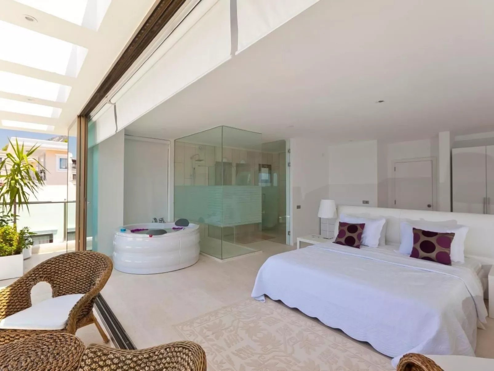 Ferienvilla mit Blick auf das Wasser-Image-tags.info