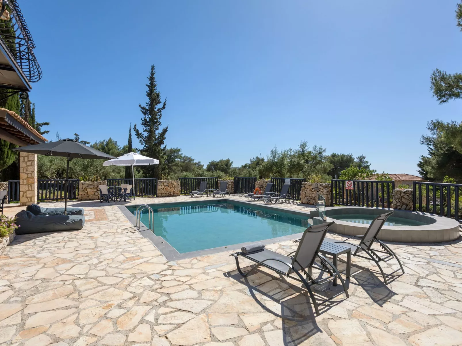 Villa Nefeli mit privatem Pool-Buiten