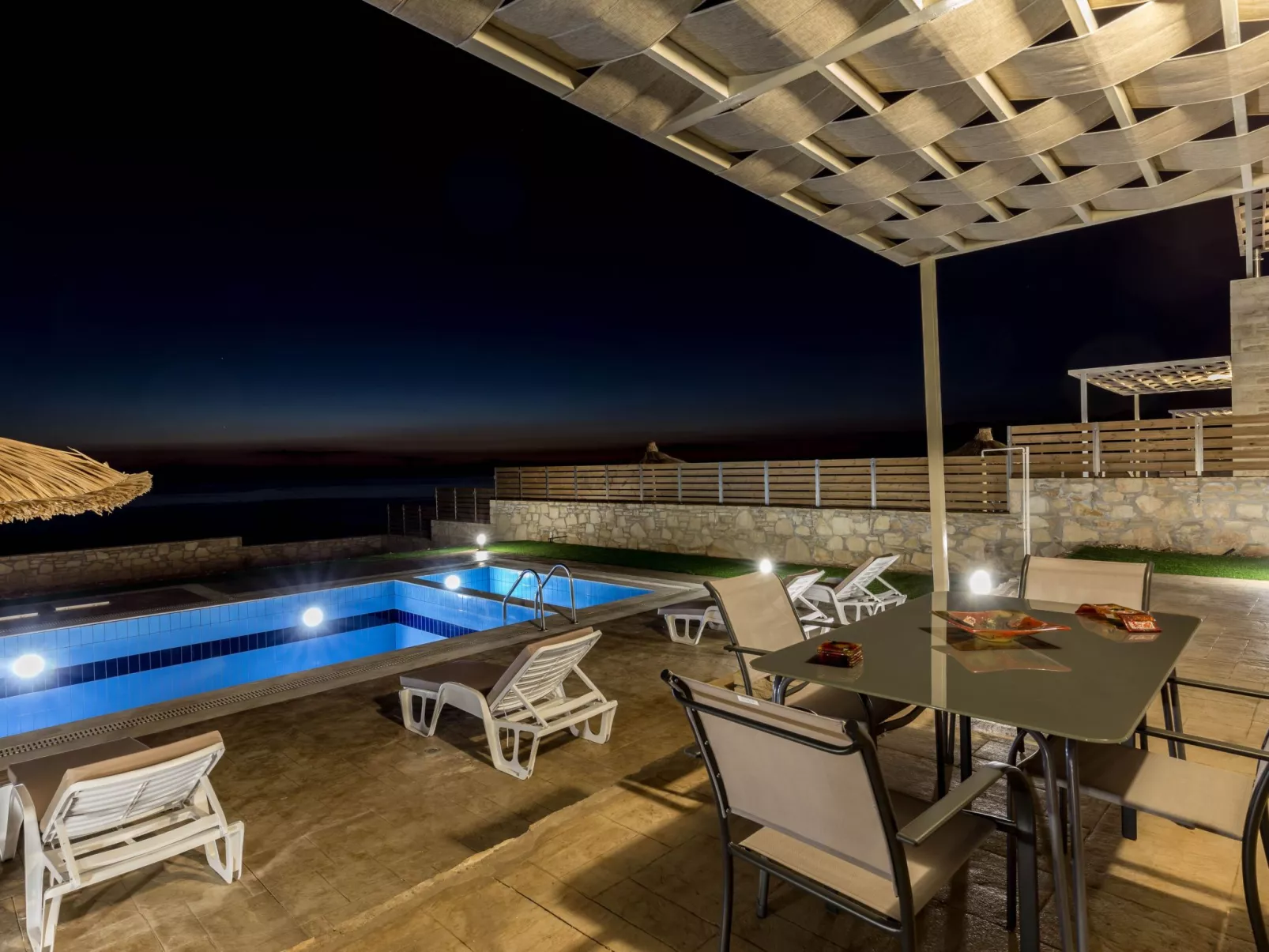 Küstenvilla mit Pool in der Nähe eines ruhigen Sandstrandes-Buiten