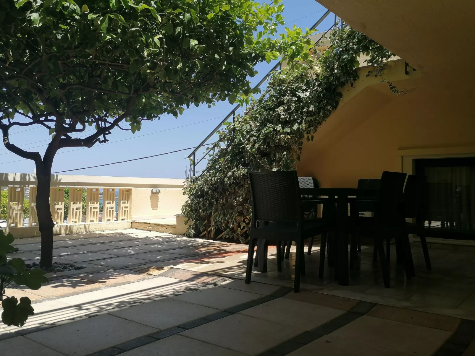 Wohnung "Zitronenbaum-Terrasse"-Buiten