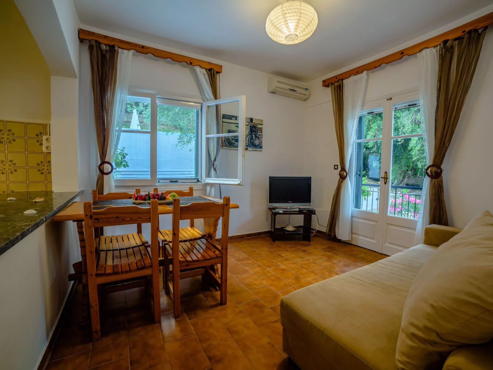 In Nisaki mit Pool-Binnen