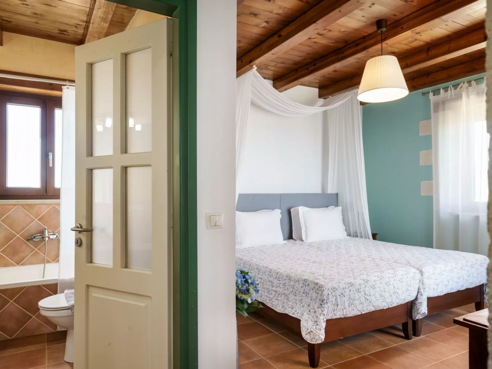 Villa aus Stein, privater Pool, BBQ 30m zum Strand-Binnen