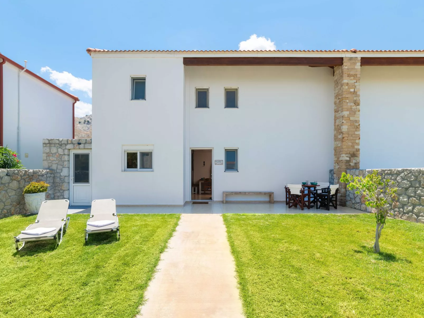 In Kolympia mit privatem Garten-Buiten