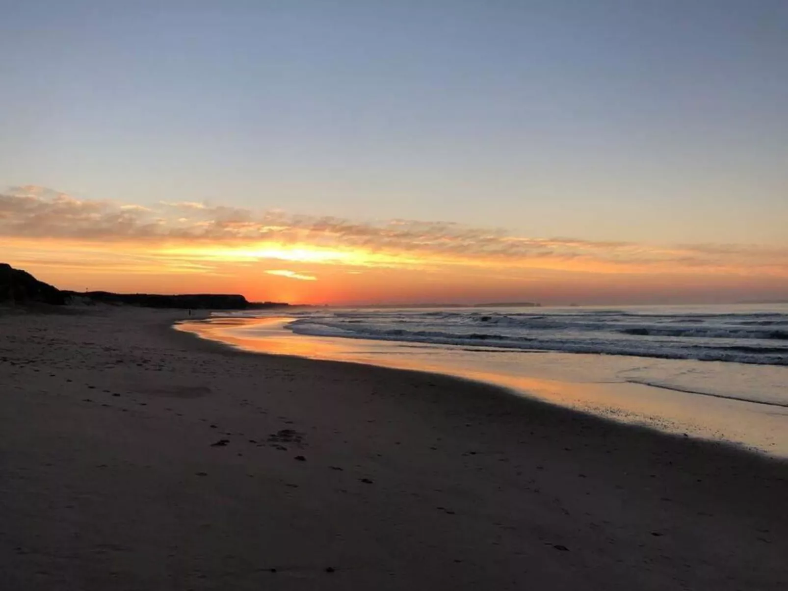 Atmen Sie die Meeresbrise in Praia Del Rey ein-Buiten