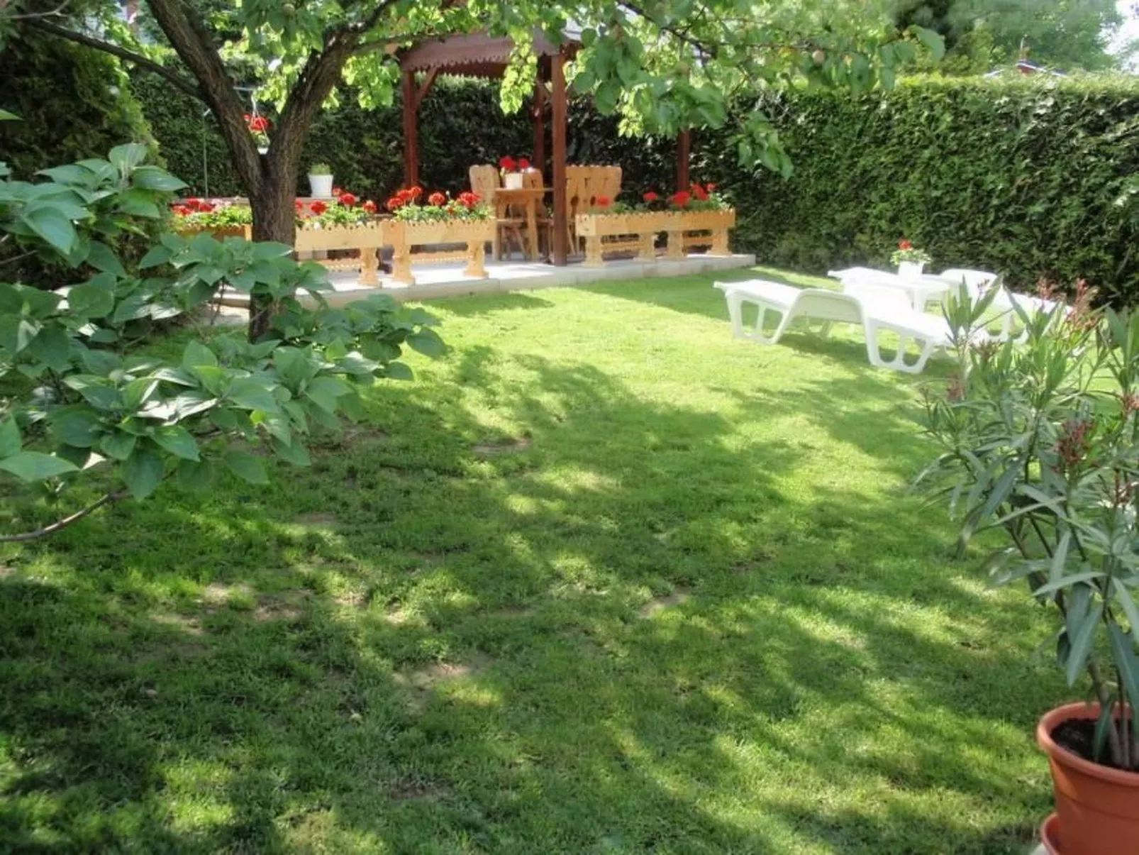 Wohnung mit Terrasse, Grill und Garten-Buiten