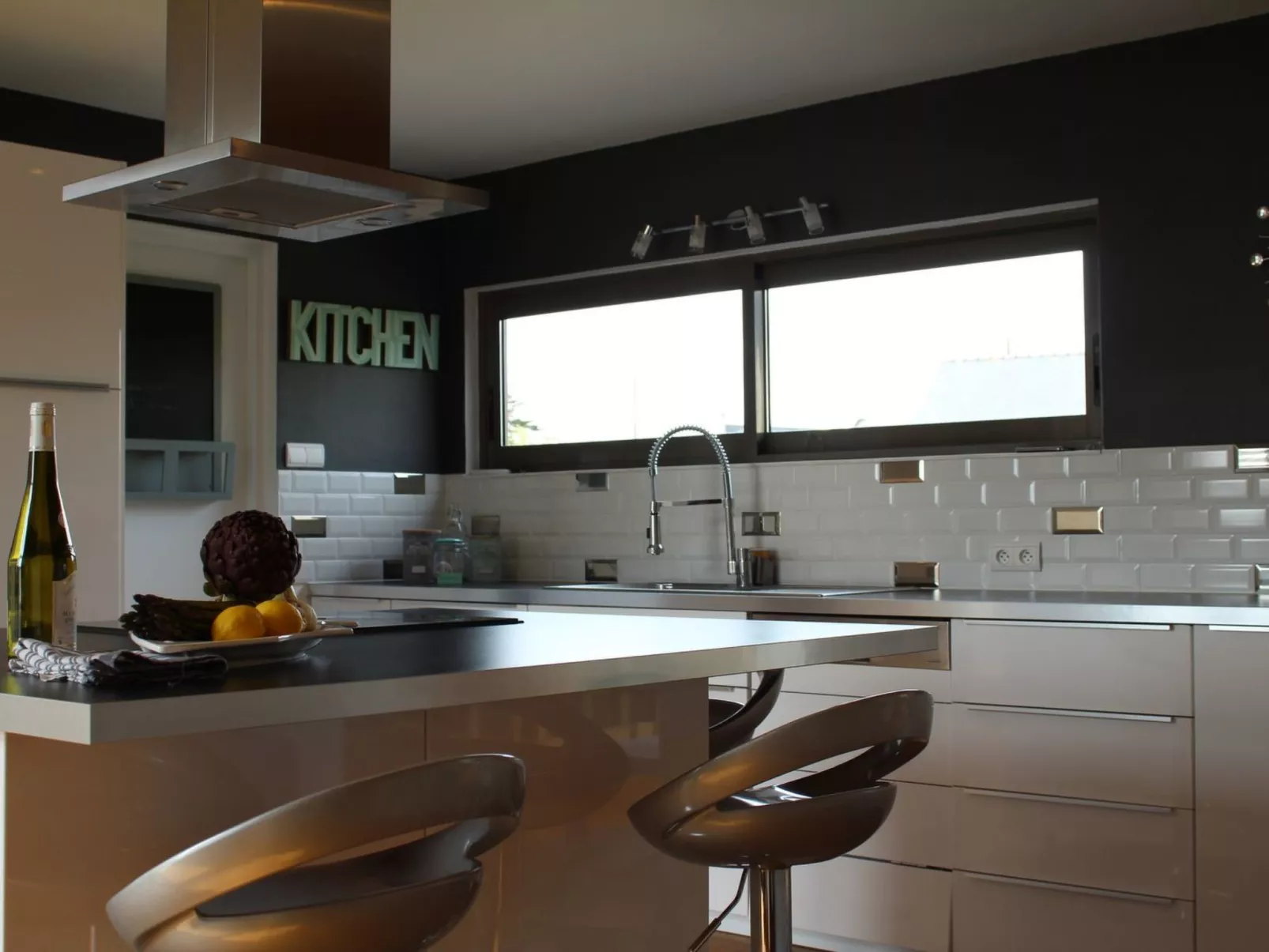 Große Villa am Meer mit privatem Spa Bereich-Buiten