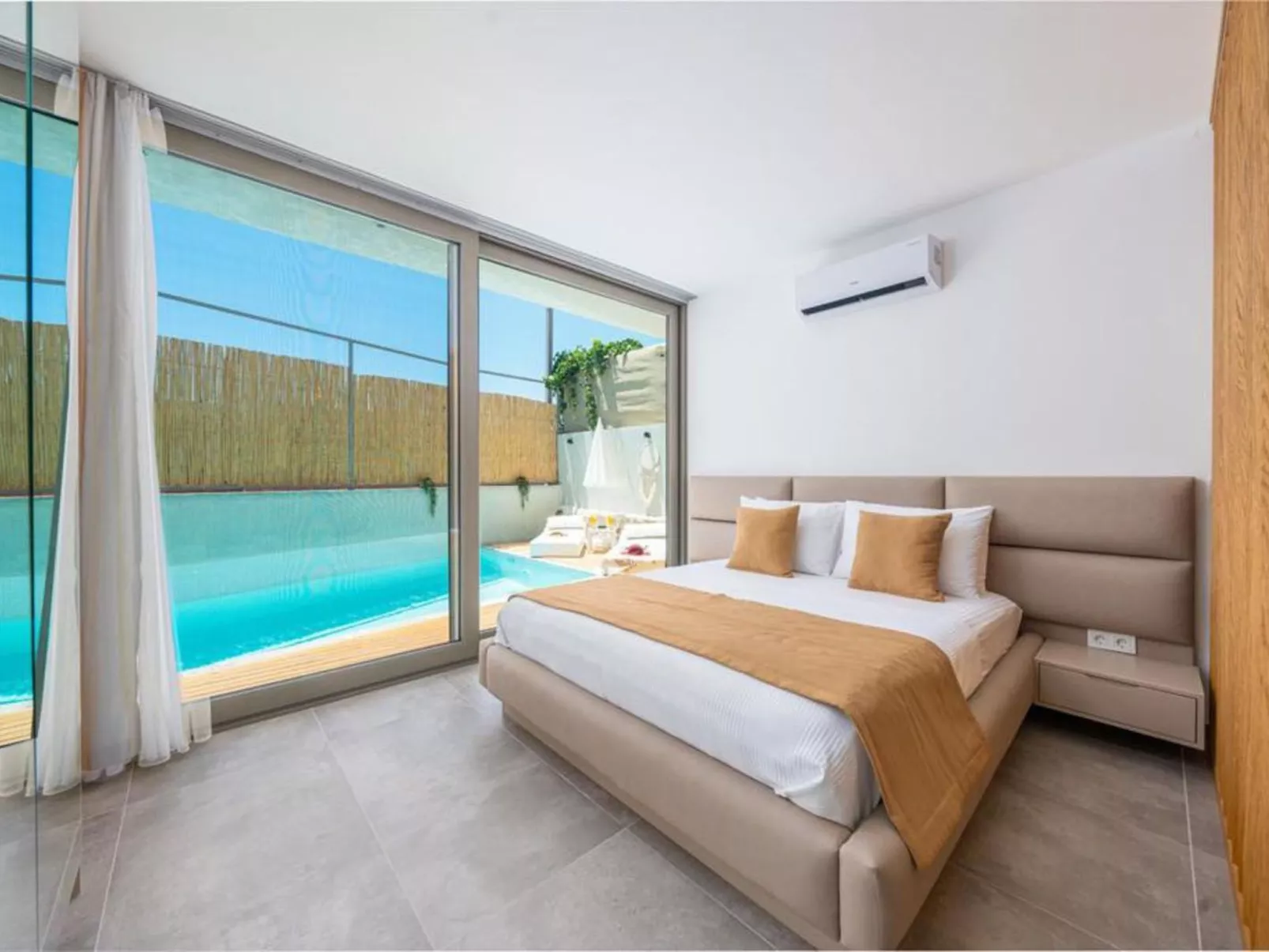 Schöne Villa mit großem Pool-Binnen