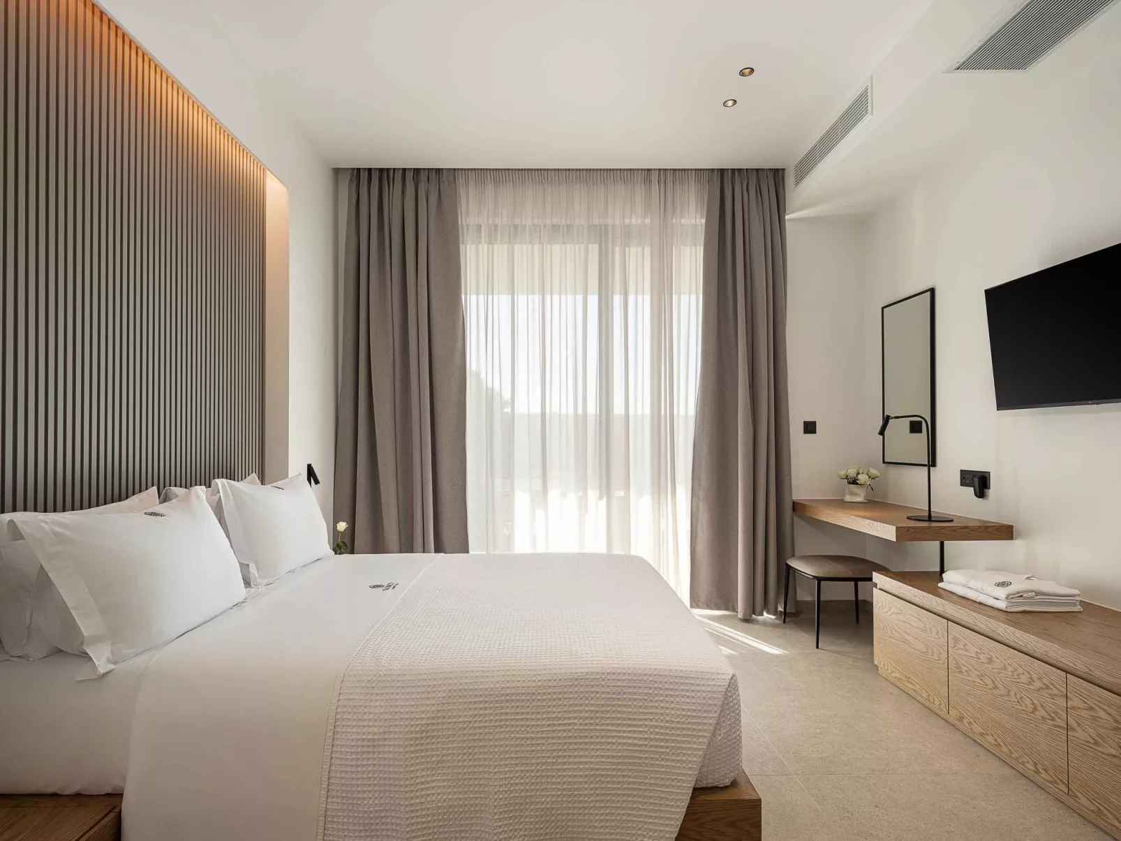 Sancy Luxury Villa-400m Strand, ''Beheizter'' Pool, Fitnessraum-Image-tags.info