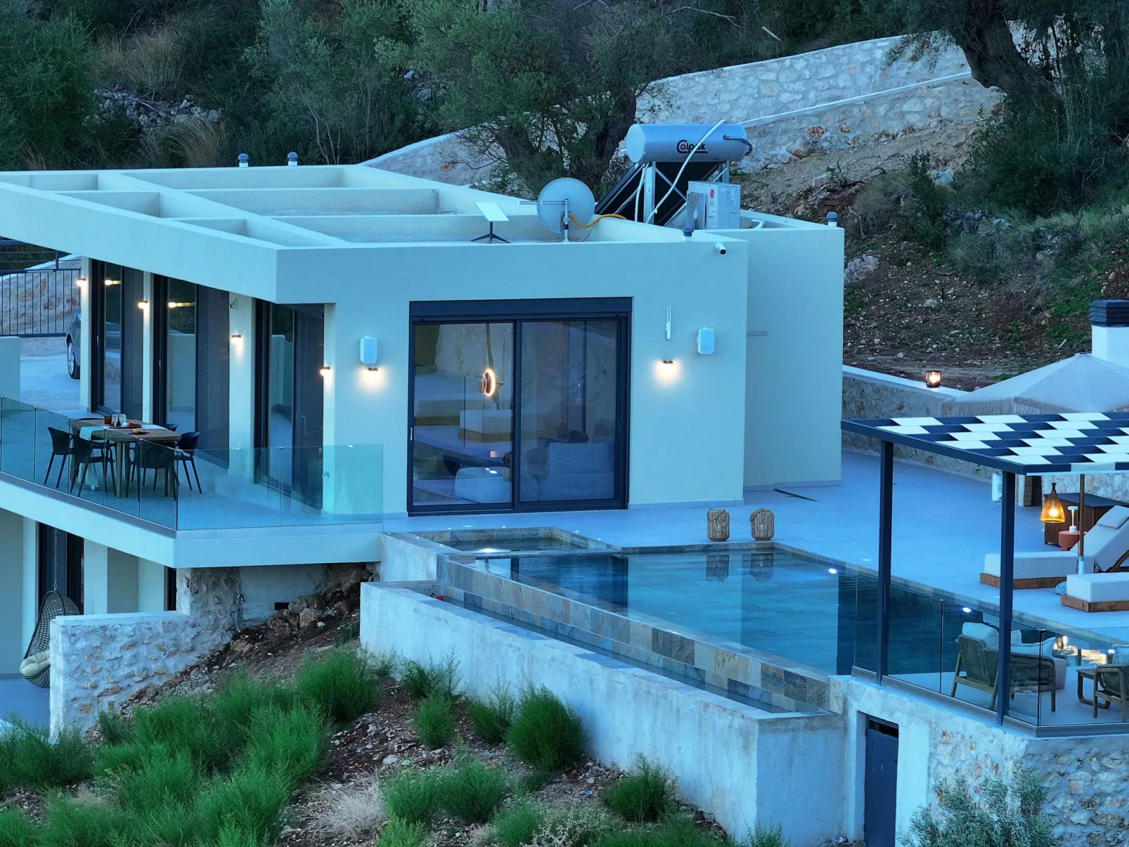 Ferienvilla "Yoni Villa" mit Infinity Pool-Binnen