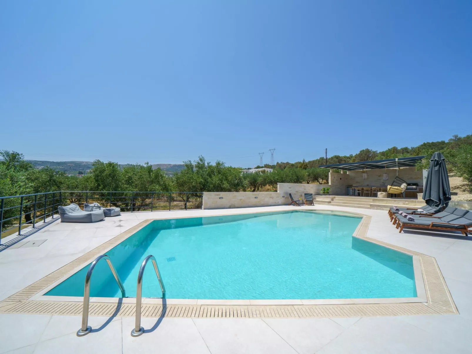 Großes Ferienhaus in Arkadi mit Großer Terrasse-Buiten