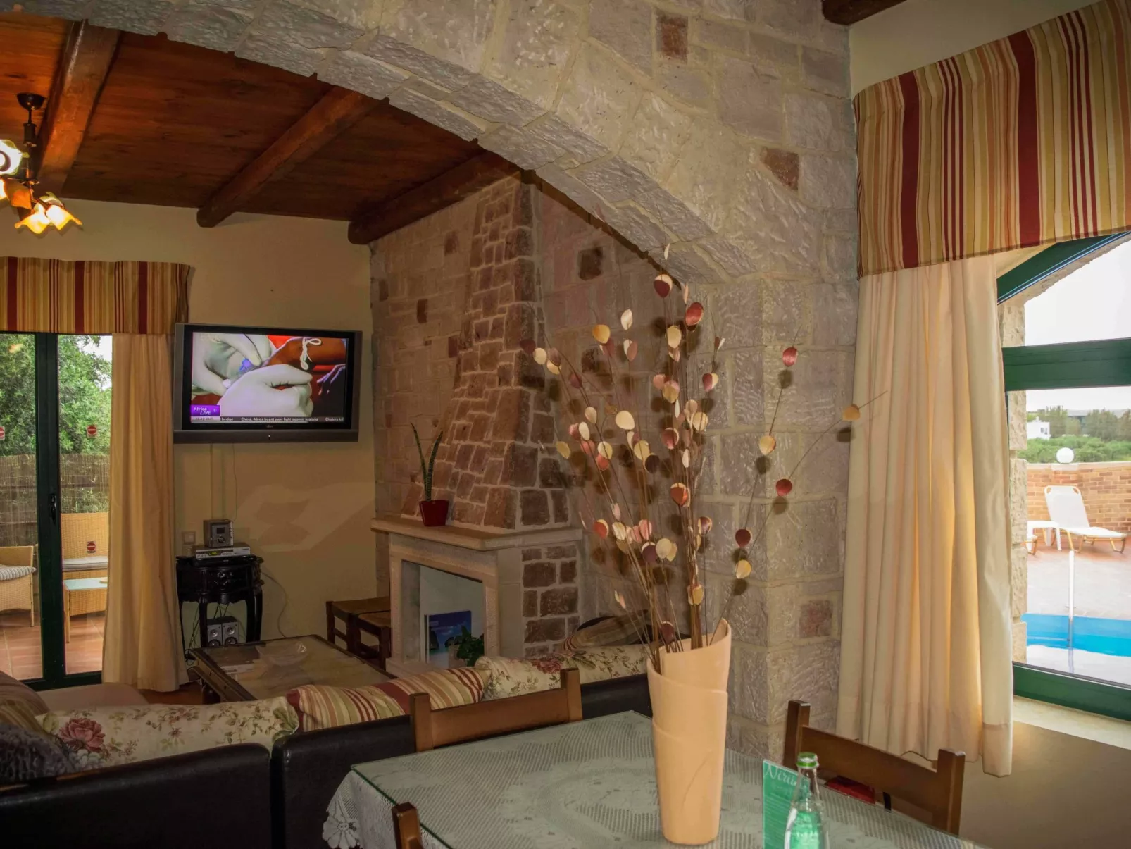 Niriides Villas_ Thetis_ 3-Schlafzimmer privater Pool-Binnen