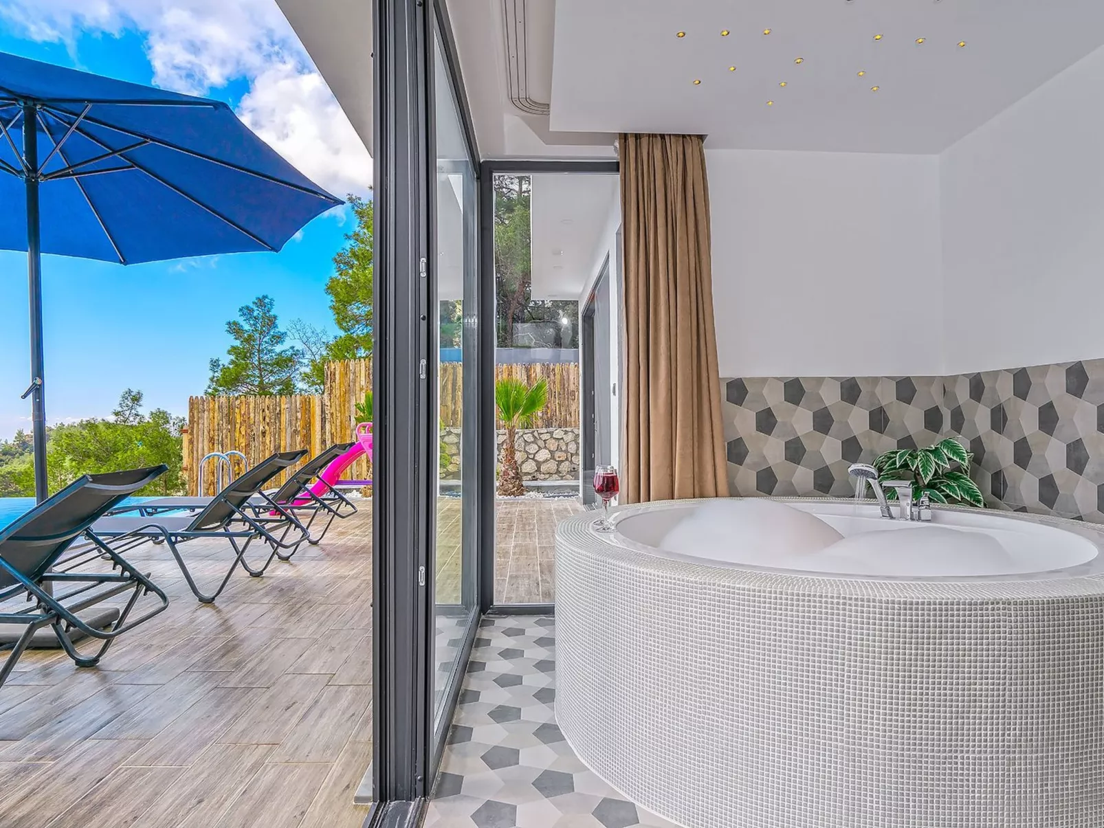 Schöne Villa mit Pool, Blick auf Meer und Tal-Binnen