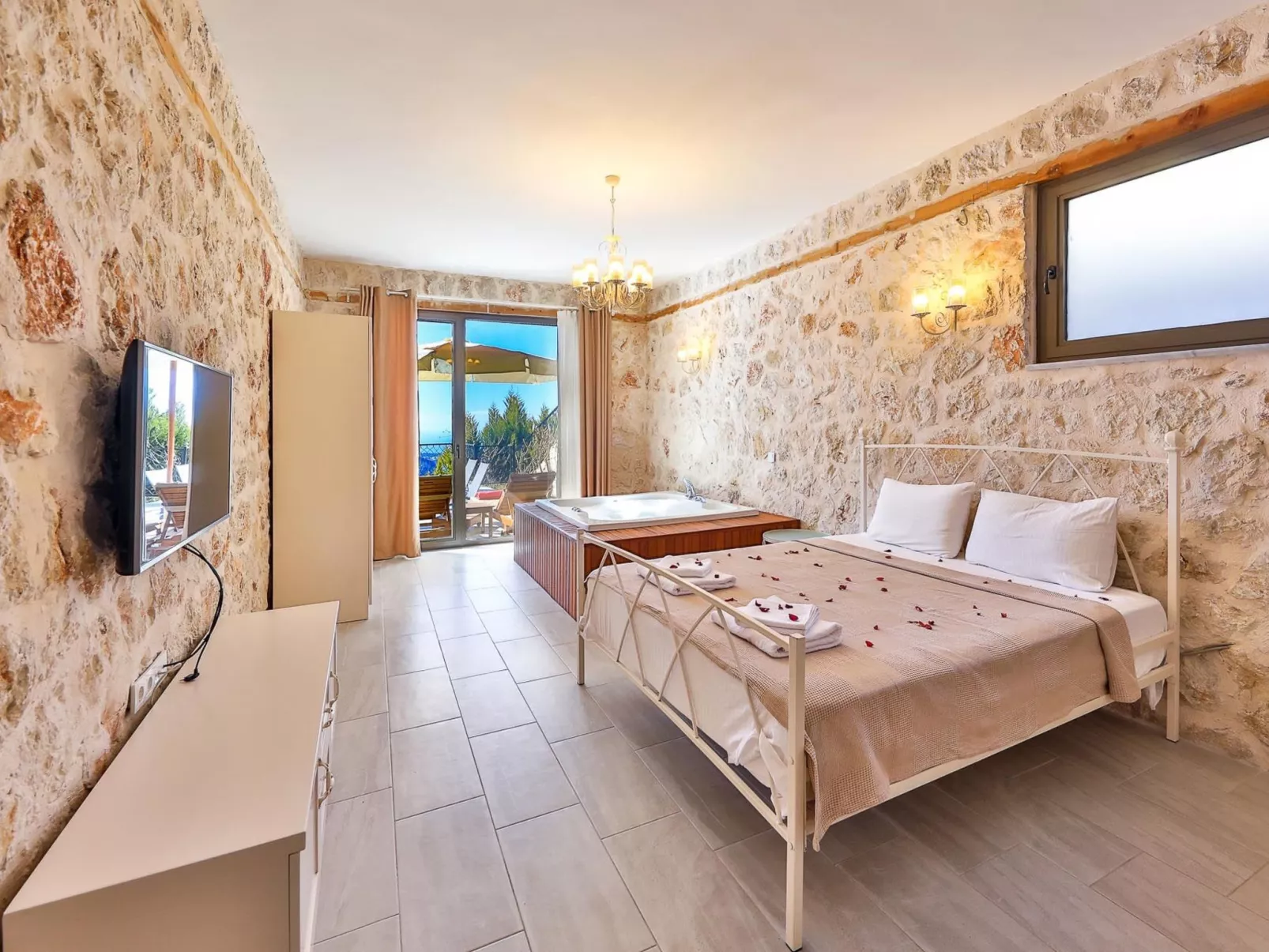 Natursteinhaus mit Pool in Kalkan Islamlar-Binnen