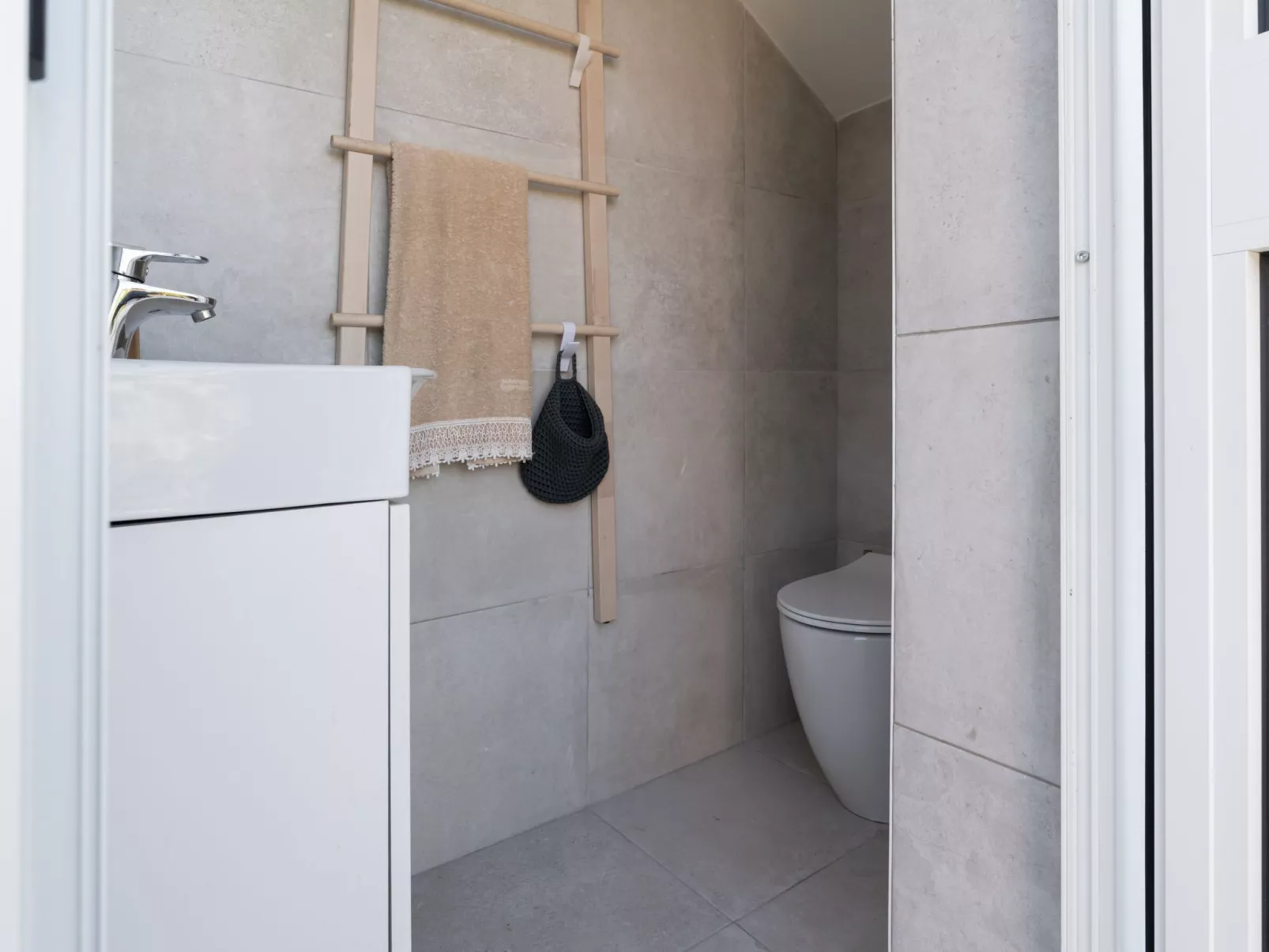 'Connie's House-Image-tags.info