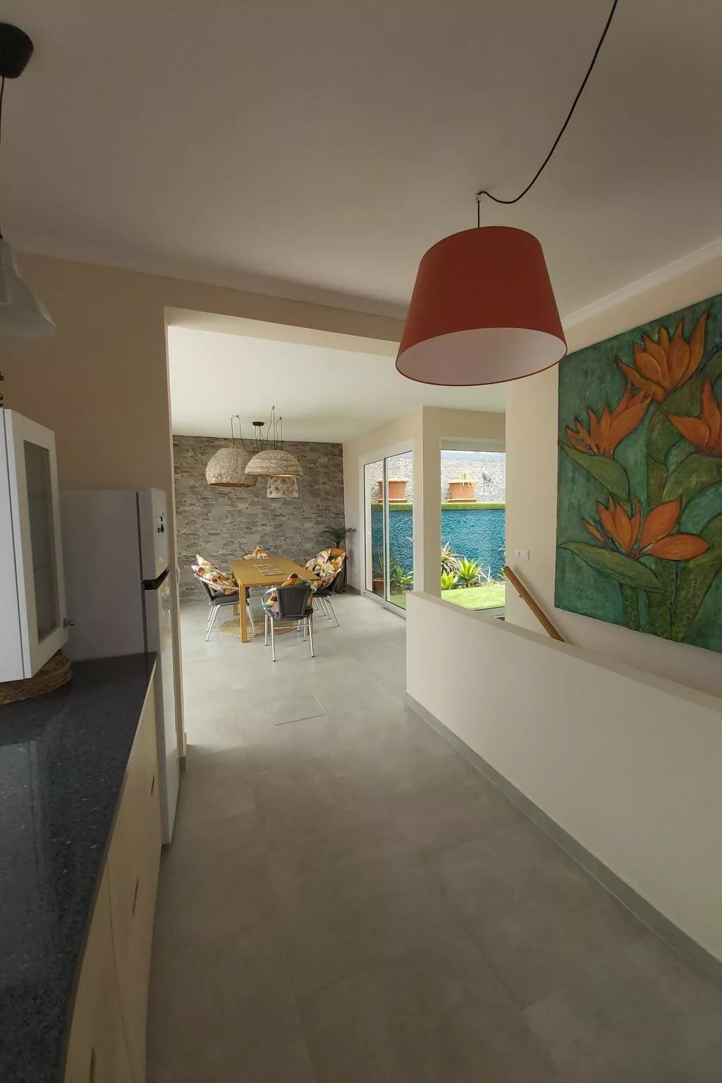 Cottage aus Stein mit Blick auf das Wasser-Binnen