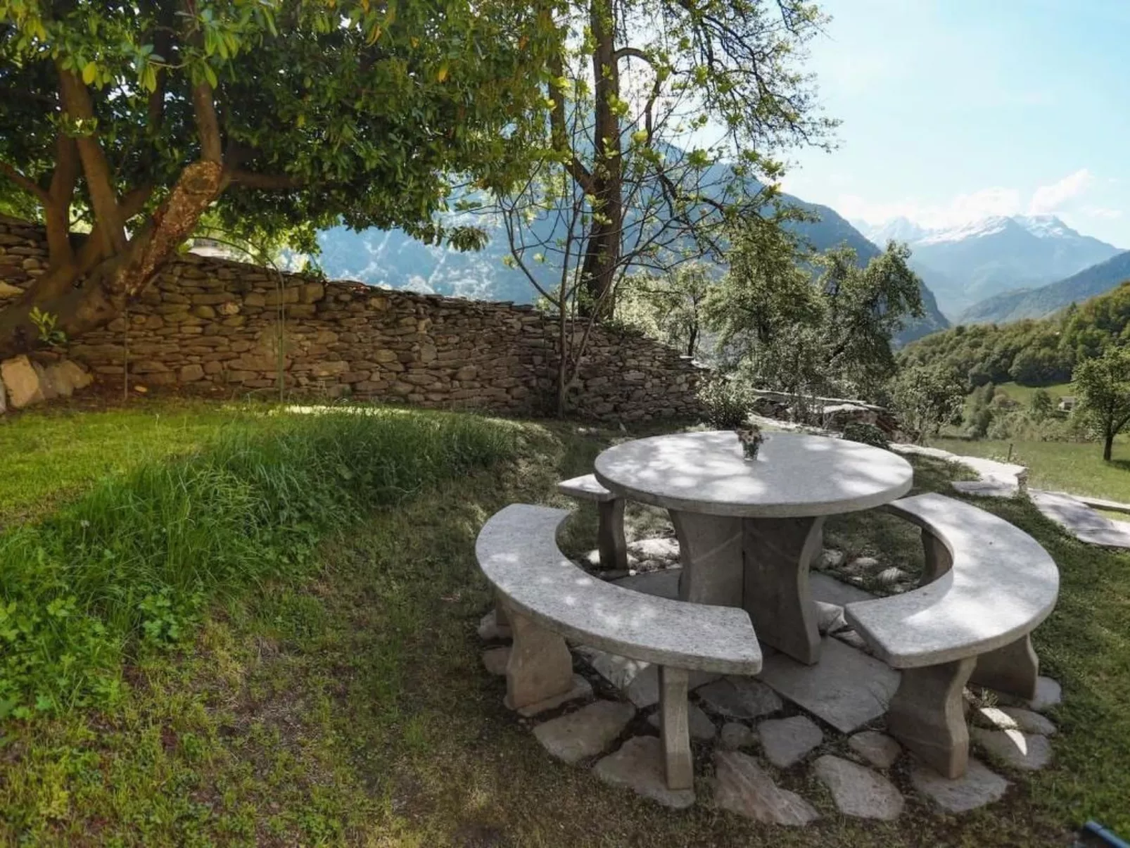 Genießen Sie das 'Attico Adula' in Cà Nizza-Buiten