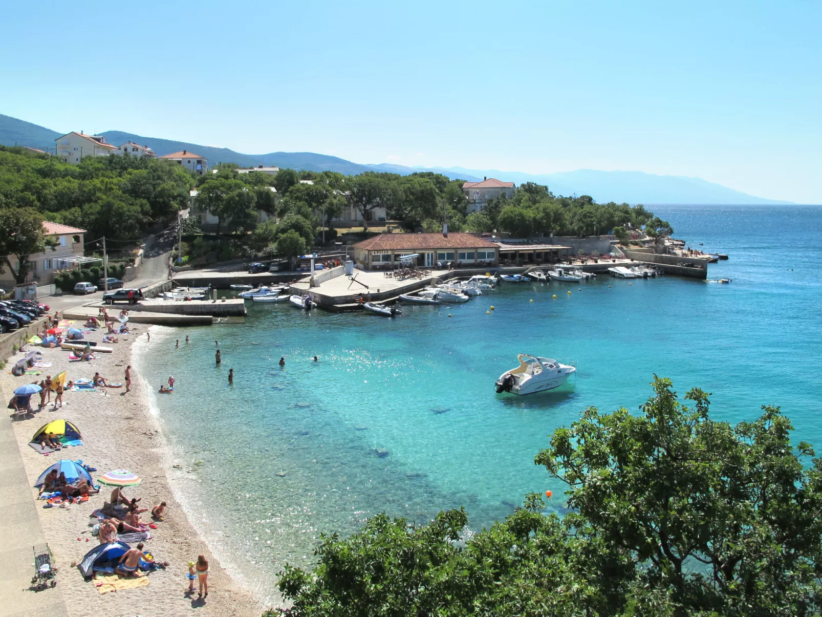 "Milan" direkt am Strand-Omgeving
