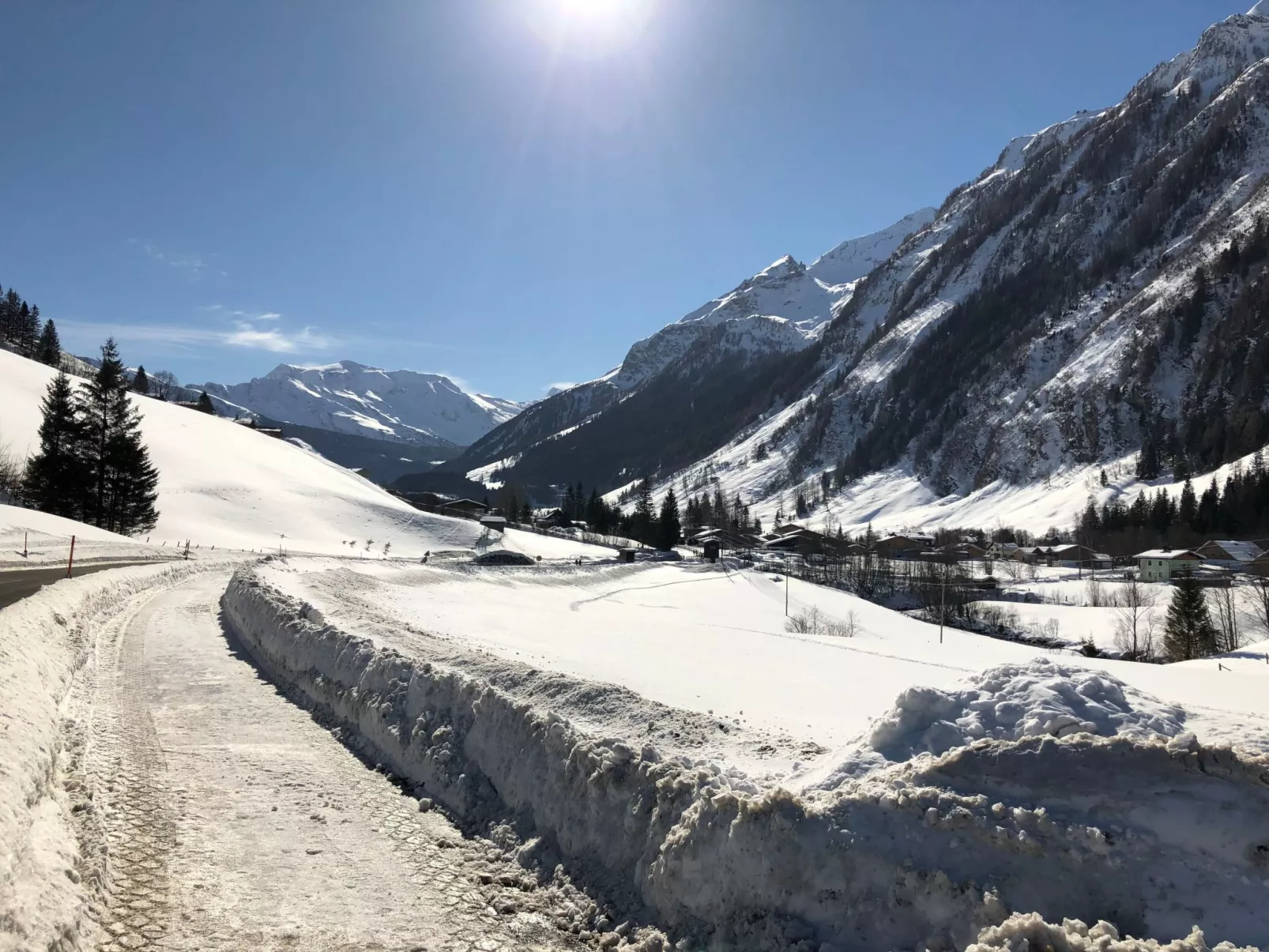 Villa mit Garten, Terrasse und Grill-Buiten