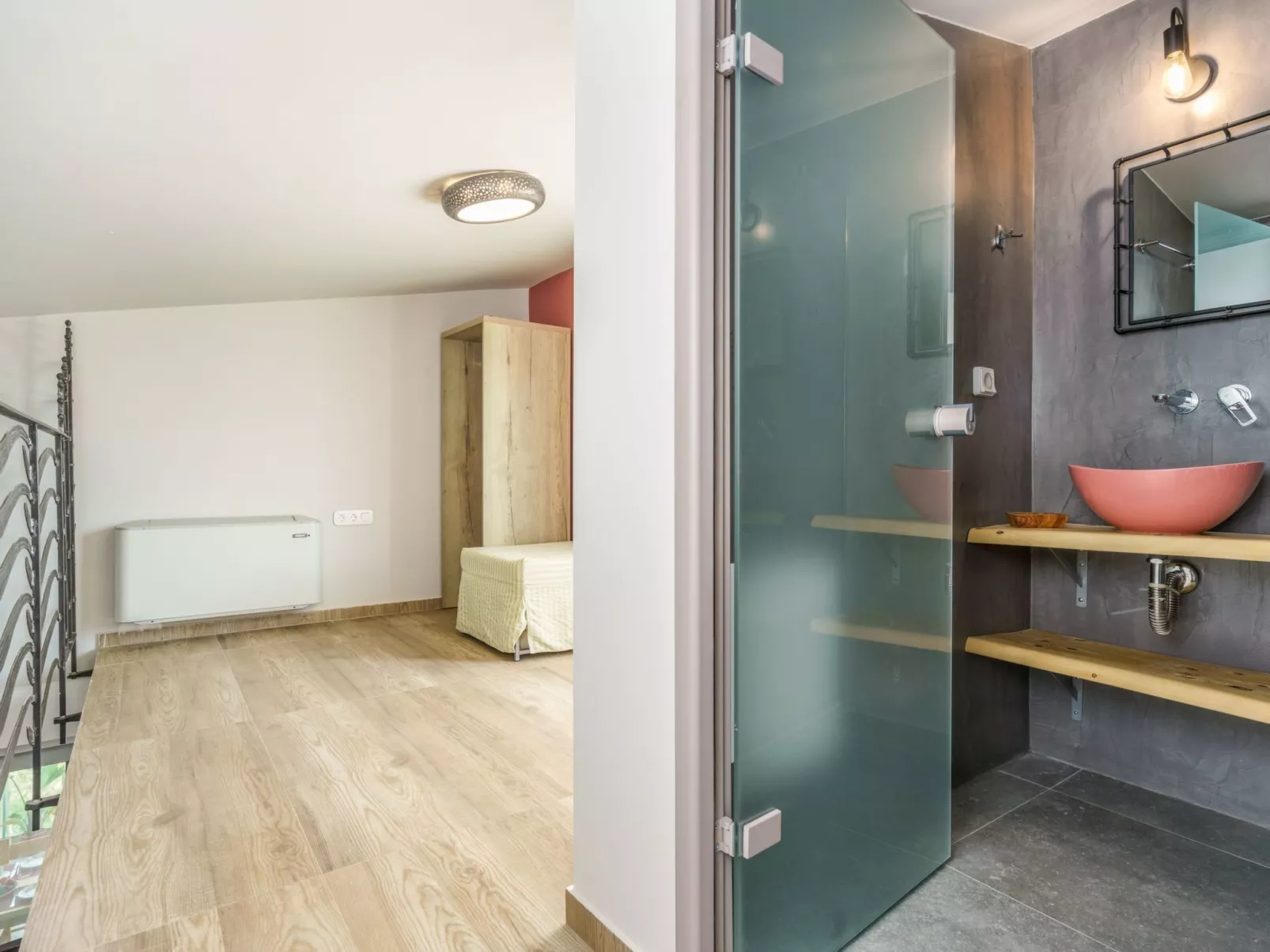 "Minoiko" mit Balkon-Binnen