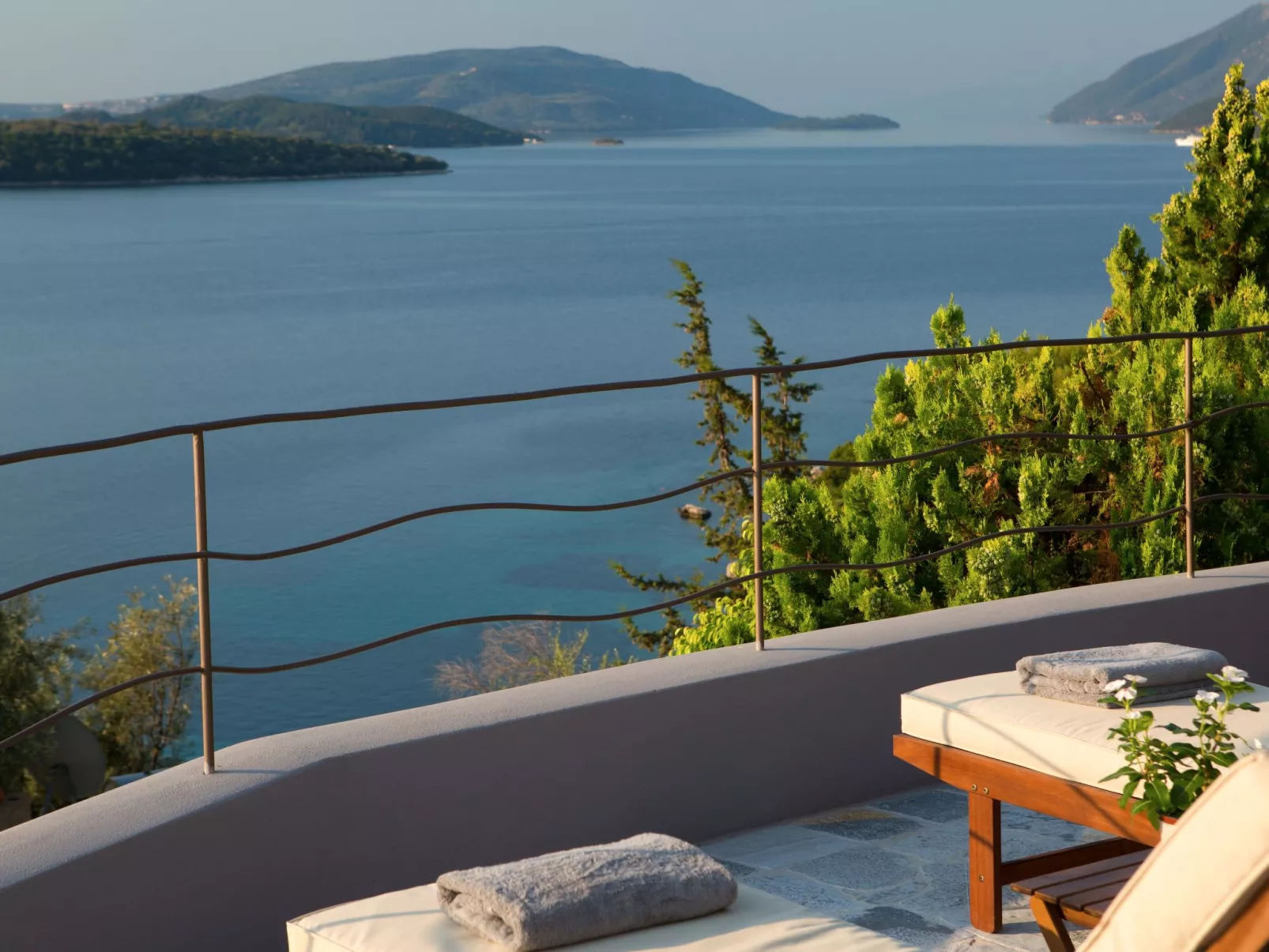 Herrliche Villa mit schönem Pool, Terrasse und Meerblick-Image-tags.info