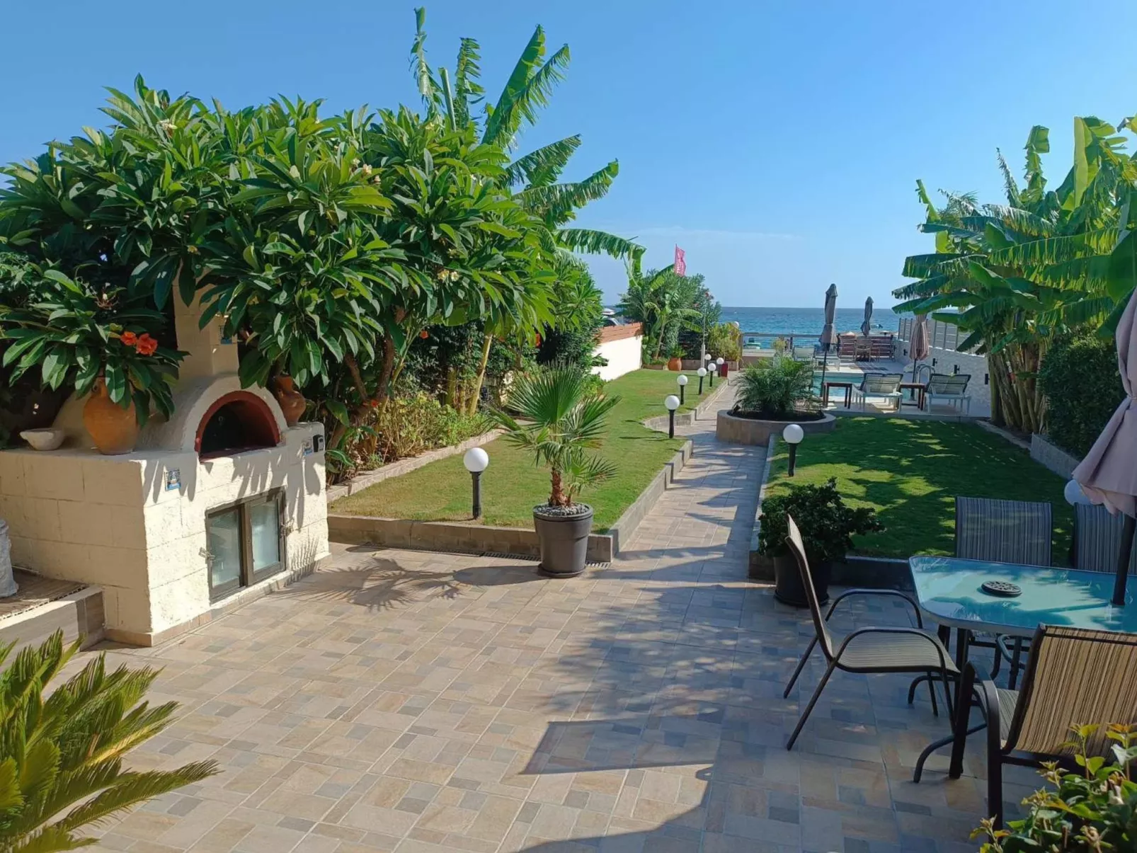 Villa Fay mit privatem Parkplatz in Lardos-Buiten