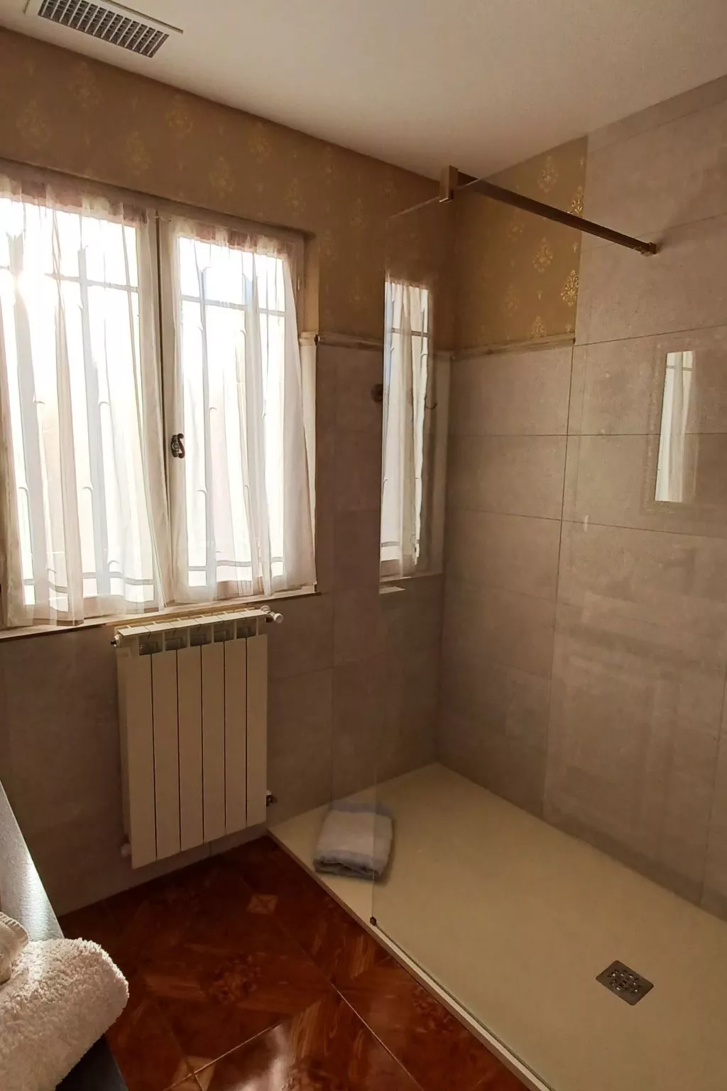 Schöne Ferienwohnung mit Meerblick und Pool-Binnen