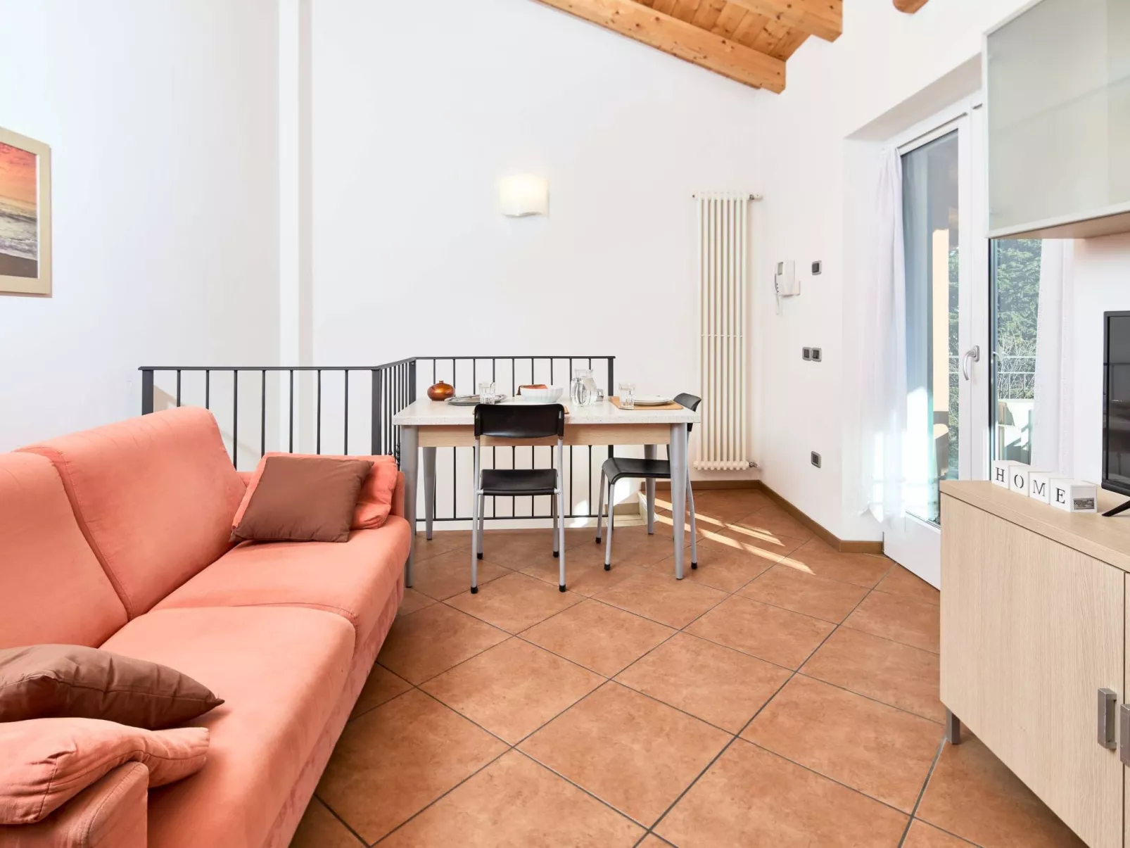 Schönes Dachgeschosszimmer mit großem Balkon BV5-Image-tags.info