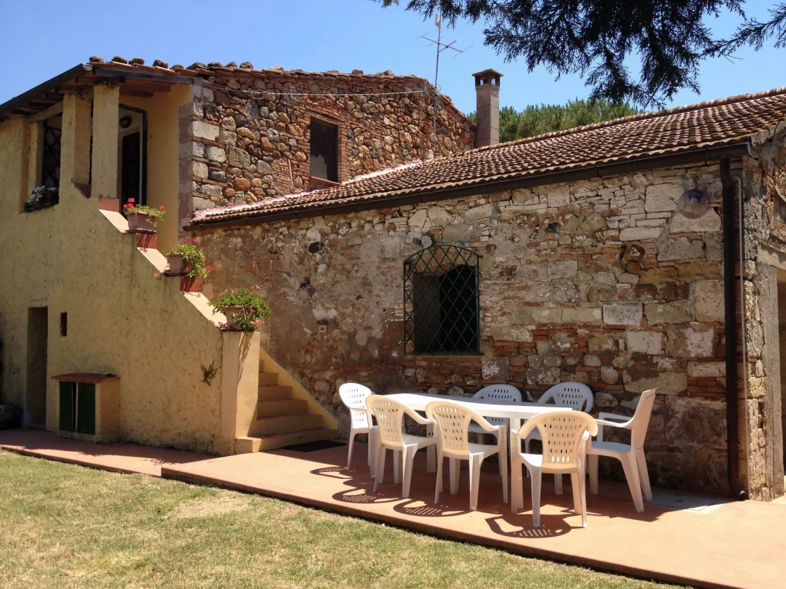 'Den Haag' mit eigenem Pool-Buiten