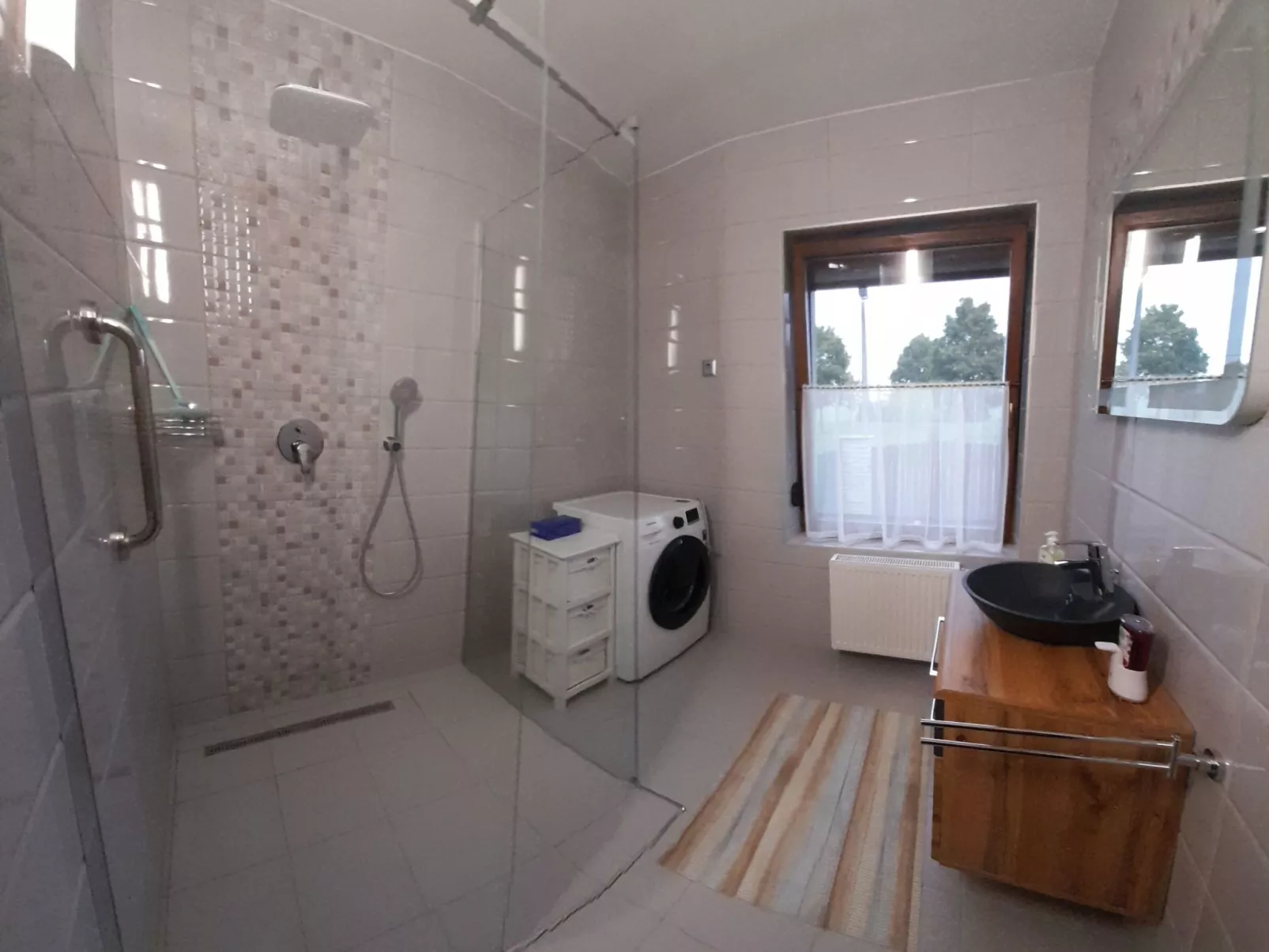 Vicky's House-Binnen