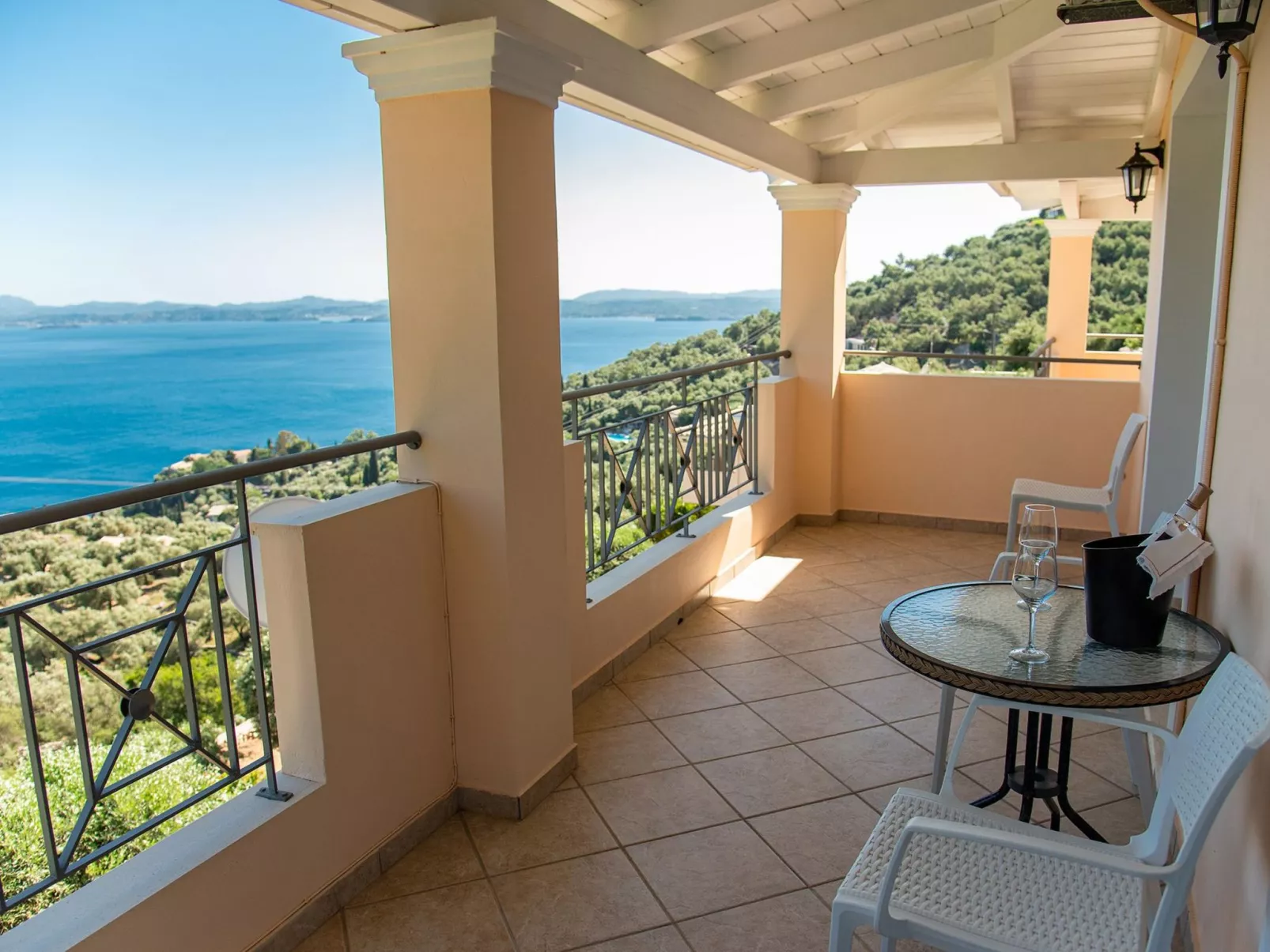 Villa Anthula mit Pool und herrlichem Meerblick-Binnen