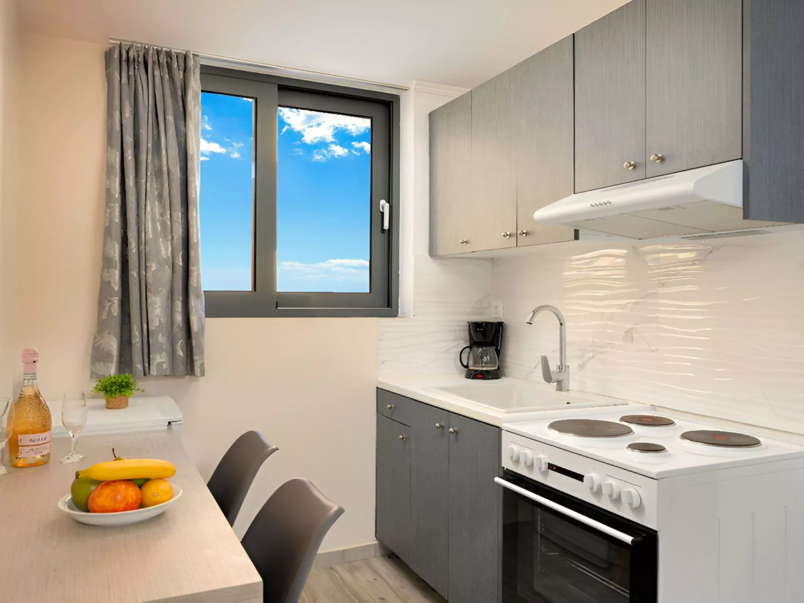 Pnoe Beachside Suite-Binnen