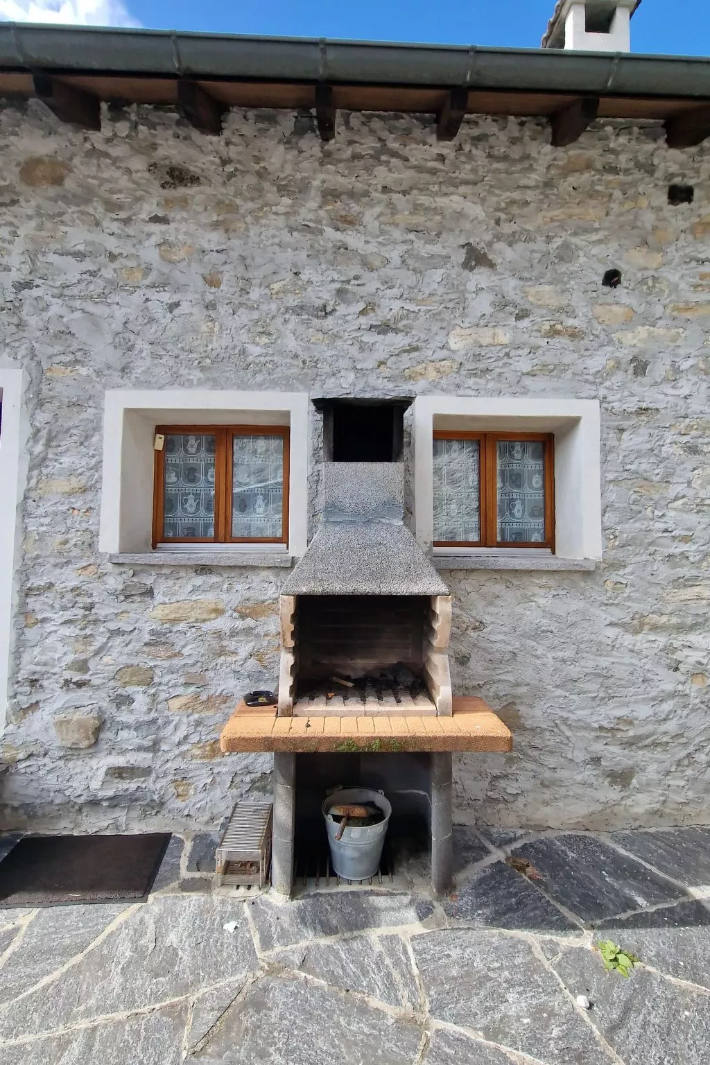 Chalet in den sonnigen Schweizer Südalpen-Buiten