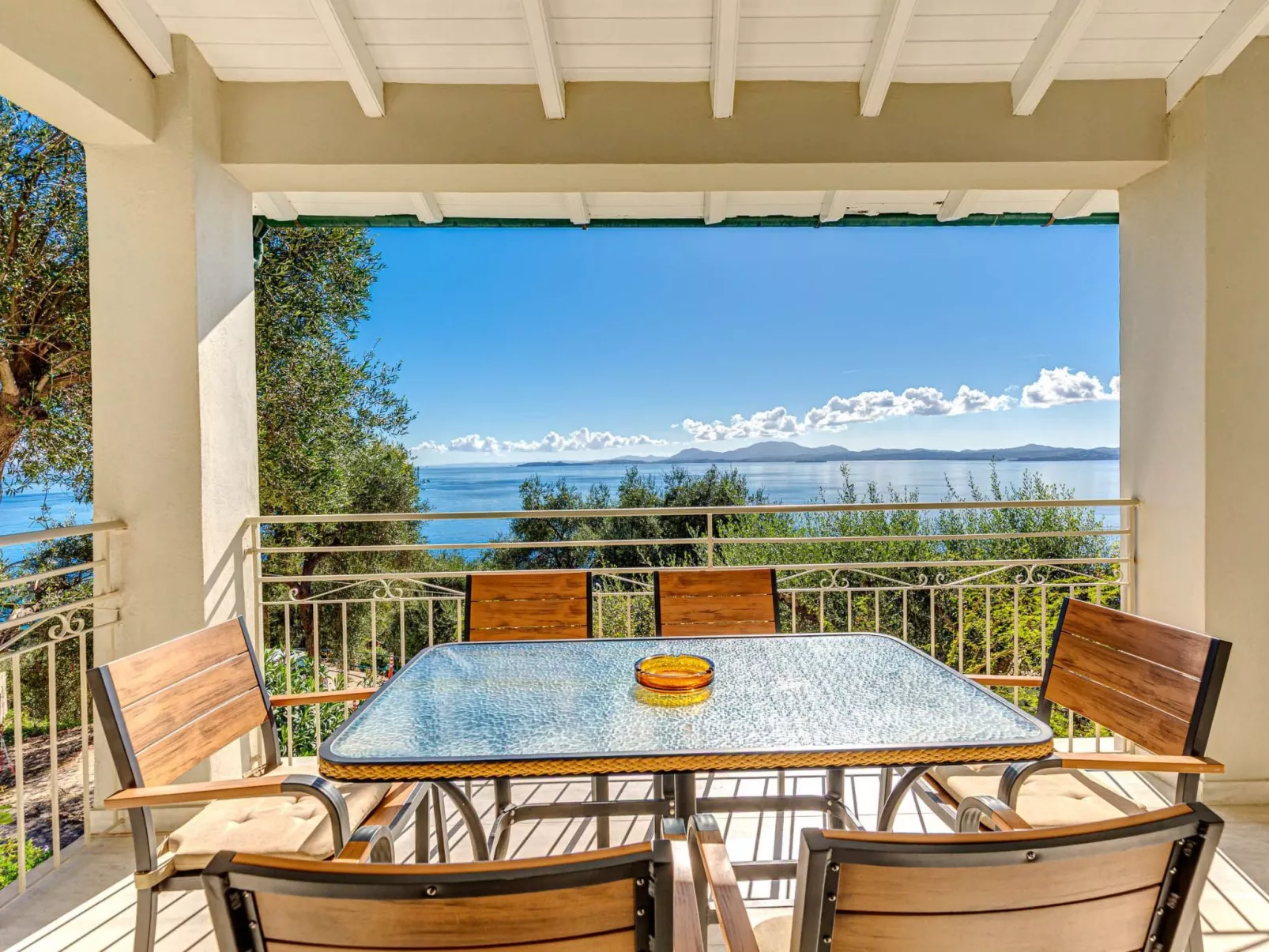 "Villa Nafsika"-Binnen