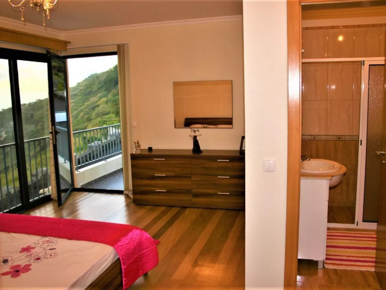 "Silva Sol" mit Blick auf das Wasser-Binnen