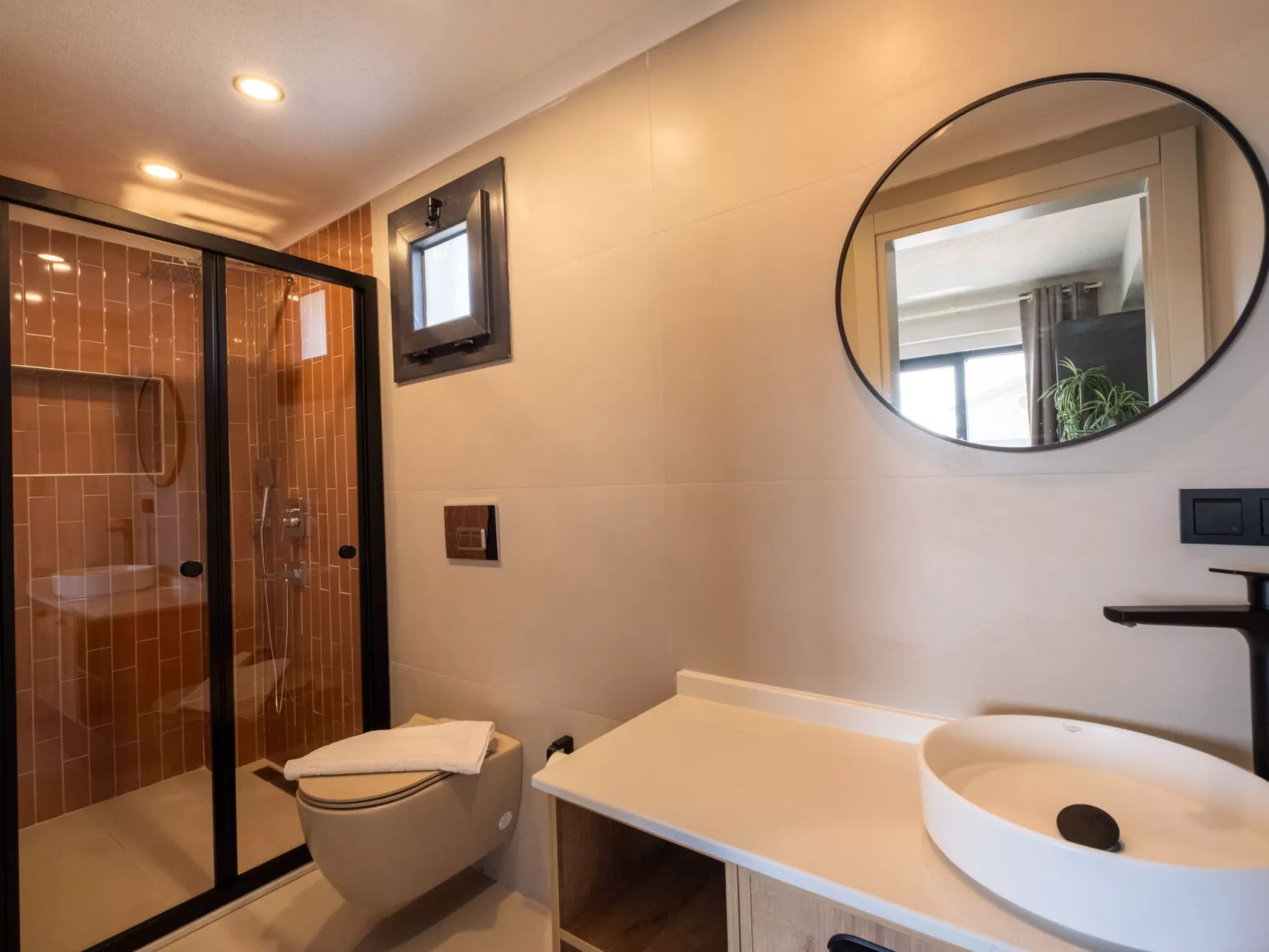 Elya 4-Image-tags.info