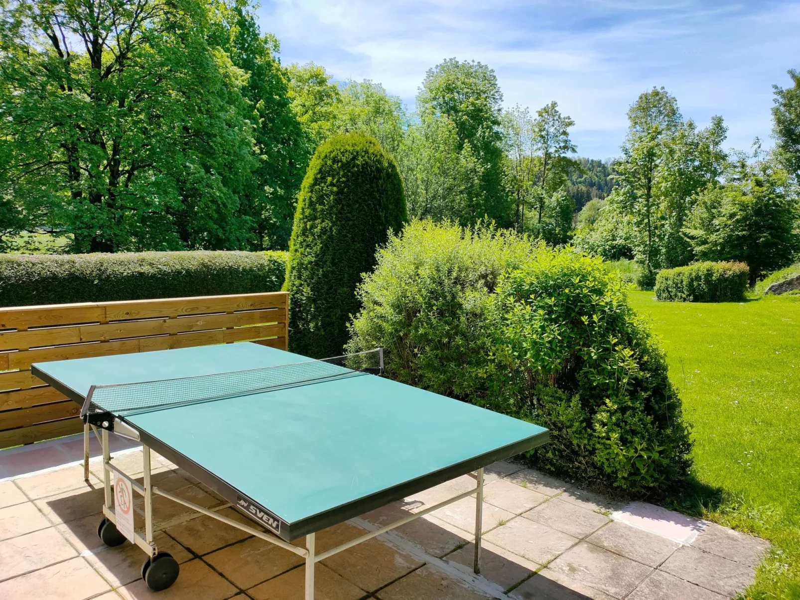 Gite Lys Montagnes du Jura mit Spa Sauna Fluss-Buiten