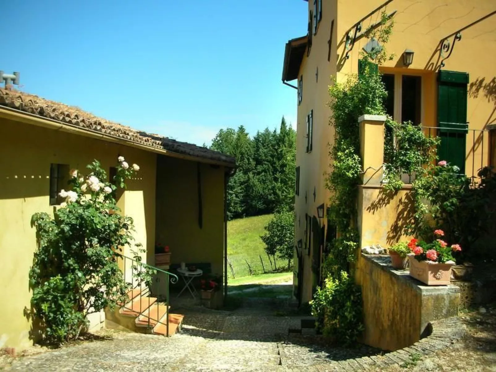In Spoleto mit Garten, Grill und Terrasse-Buiten