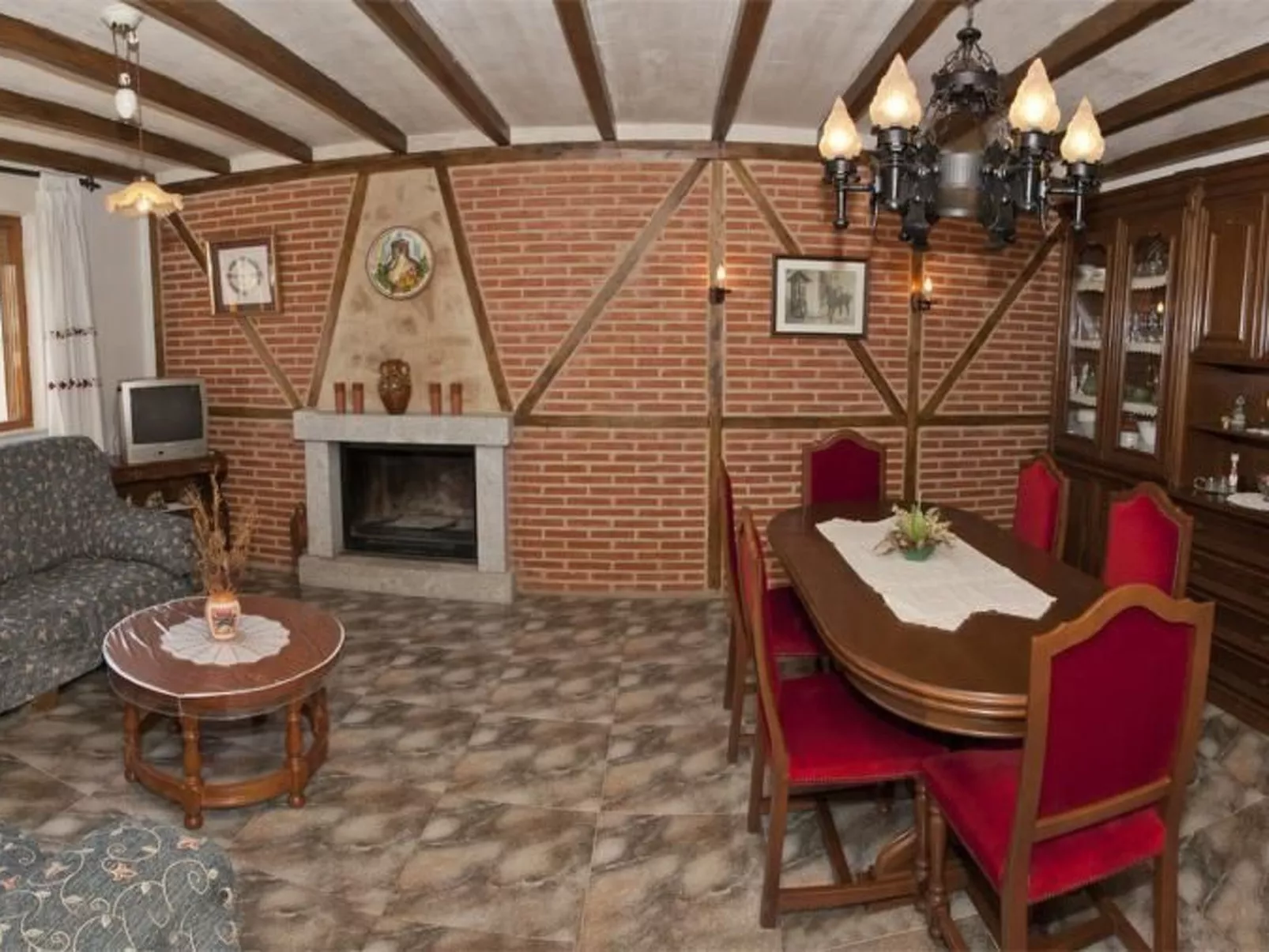 Sehr gepflegtes Ferienhaus im typisch spanischen Stil mit Garten, zwei Terrasse-Image-tags.info