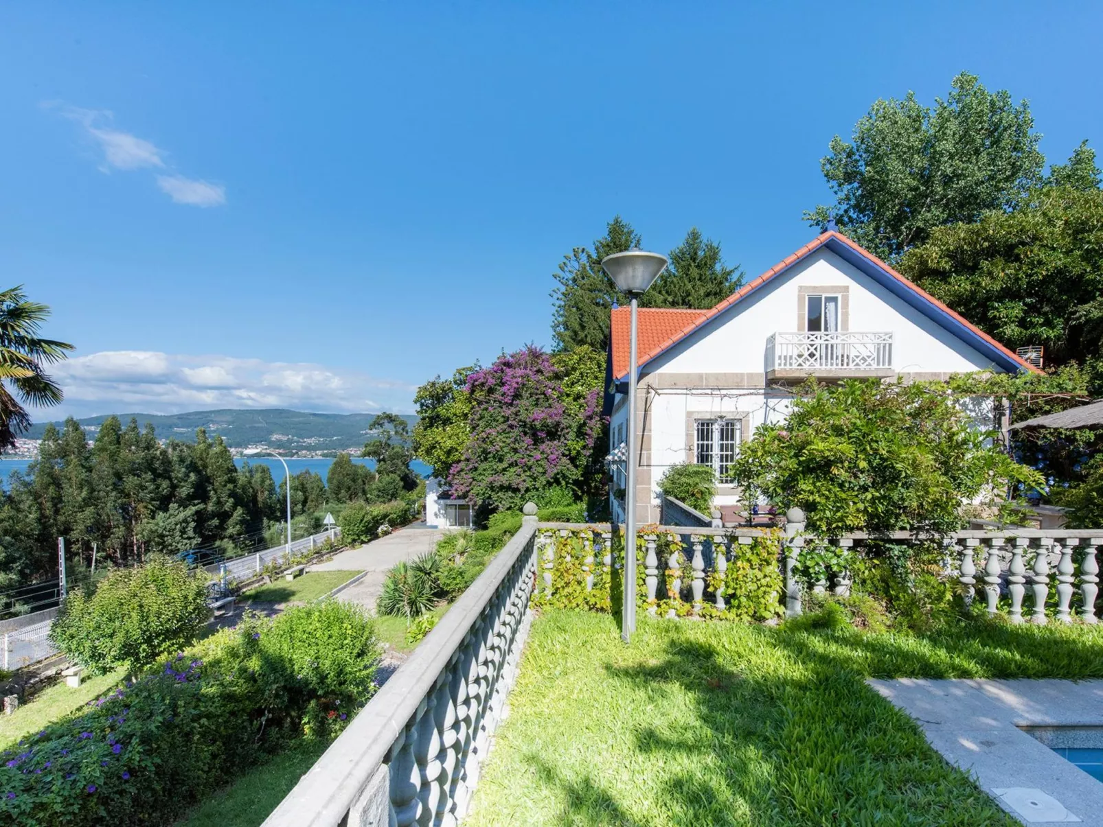 Für 12 Personen und 2 Kinder in Redondela, Costa Verde Spanien (Rías Baixas)-Image-tags.info