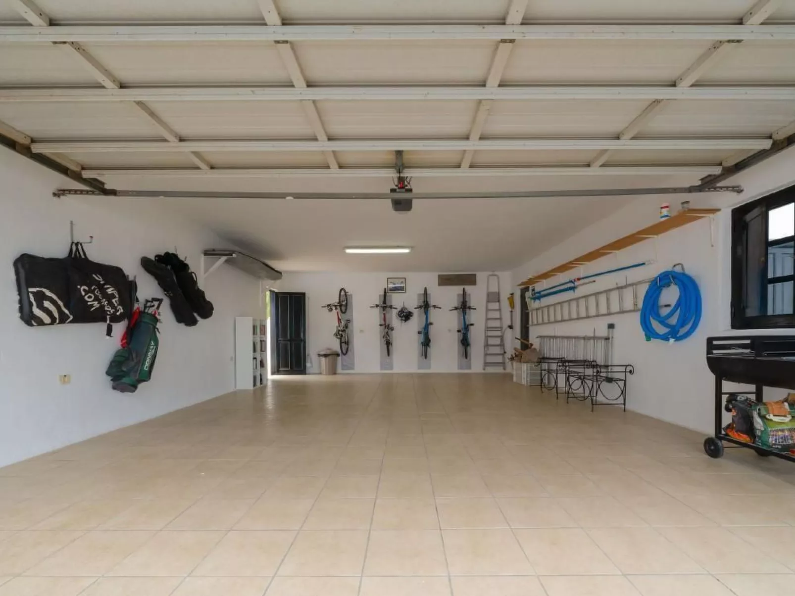 Bauernhaus mit großem Garten und beheiztem Pool-Buiten